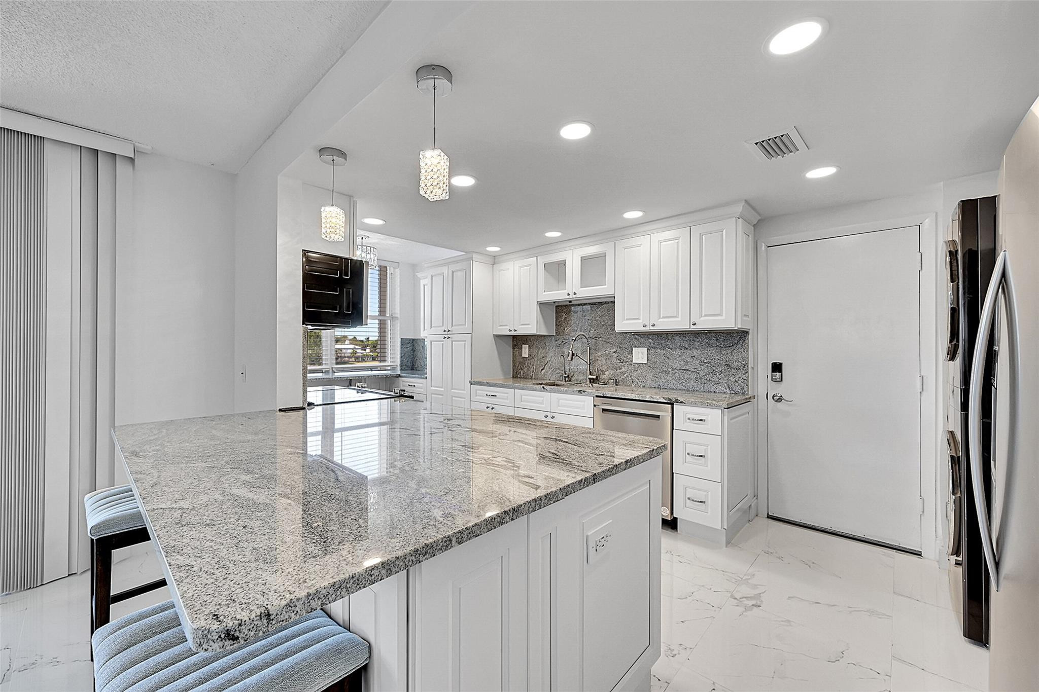 1401 S Ocean Drive 304 Property Photo 9