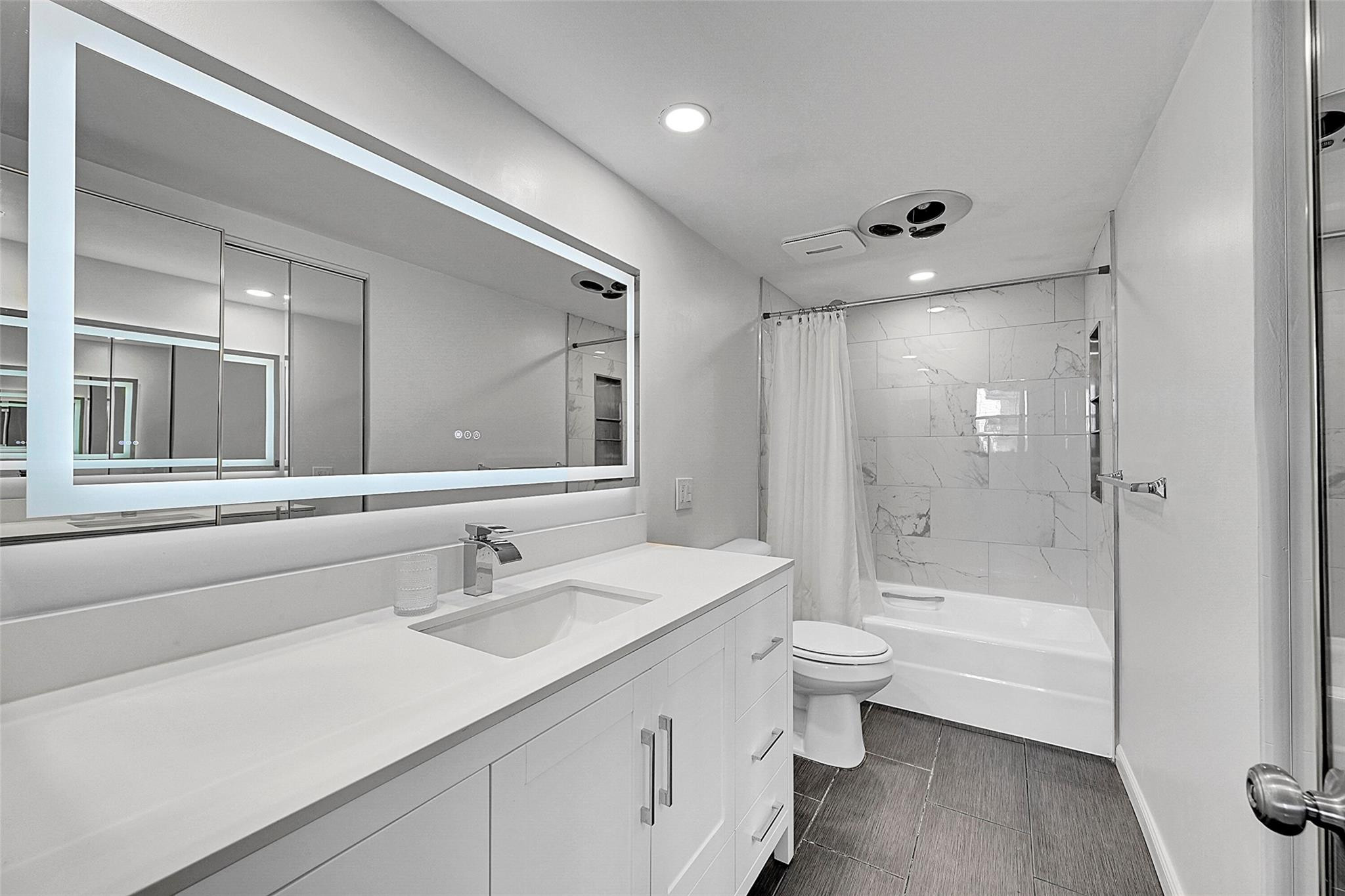 1401 S Ocean Drive 304 Property Photo 18