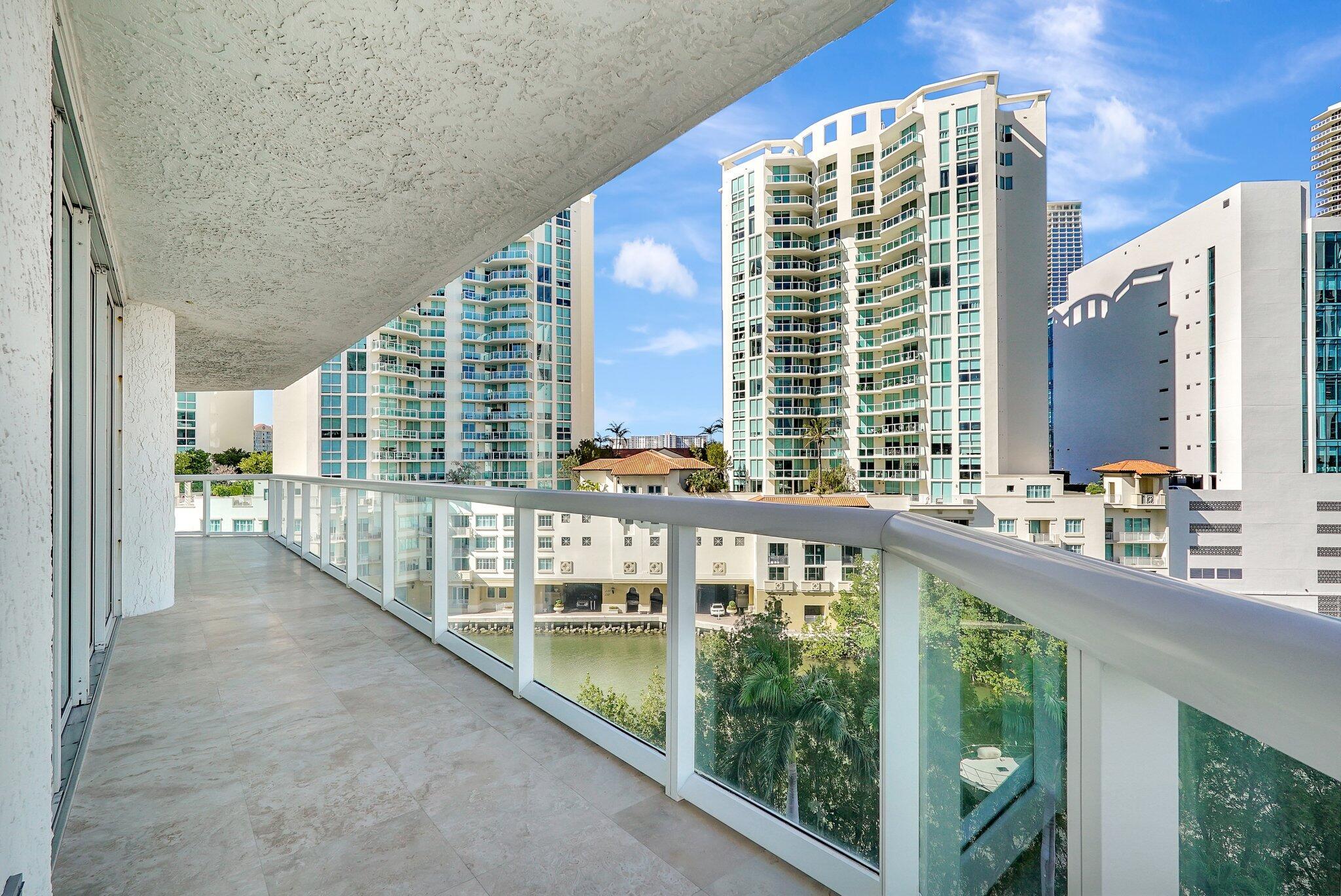 16400 Collins Avenue 641 Property Photo 33