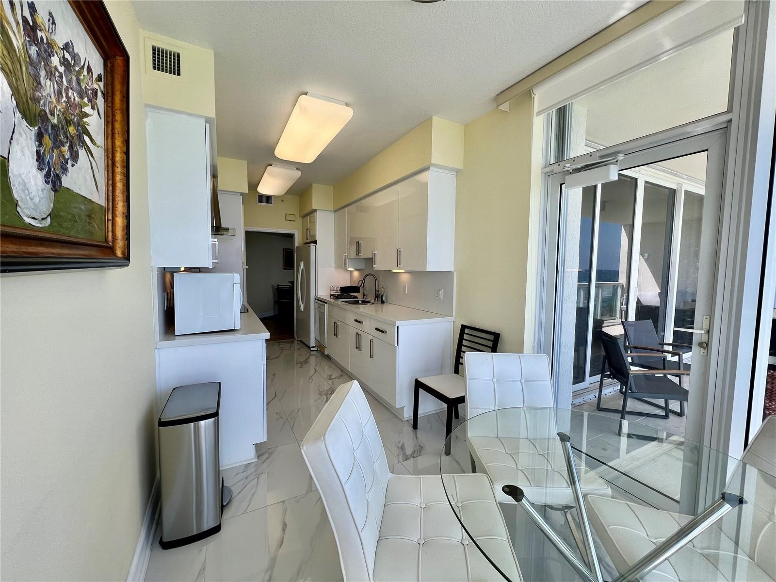 6001 N Ocean Drive 706 Property Photo 6
