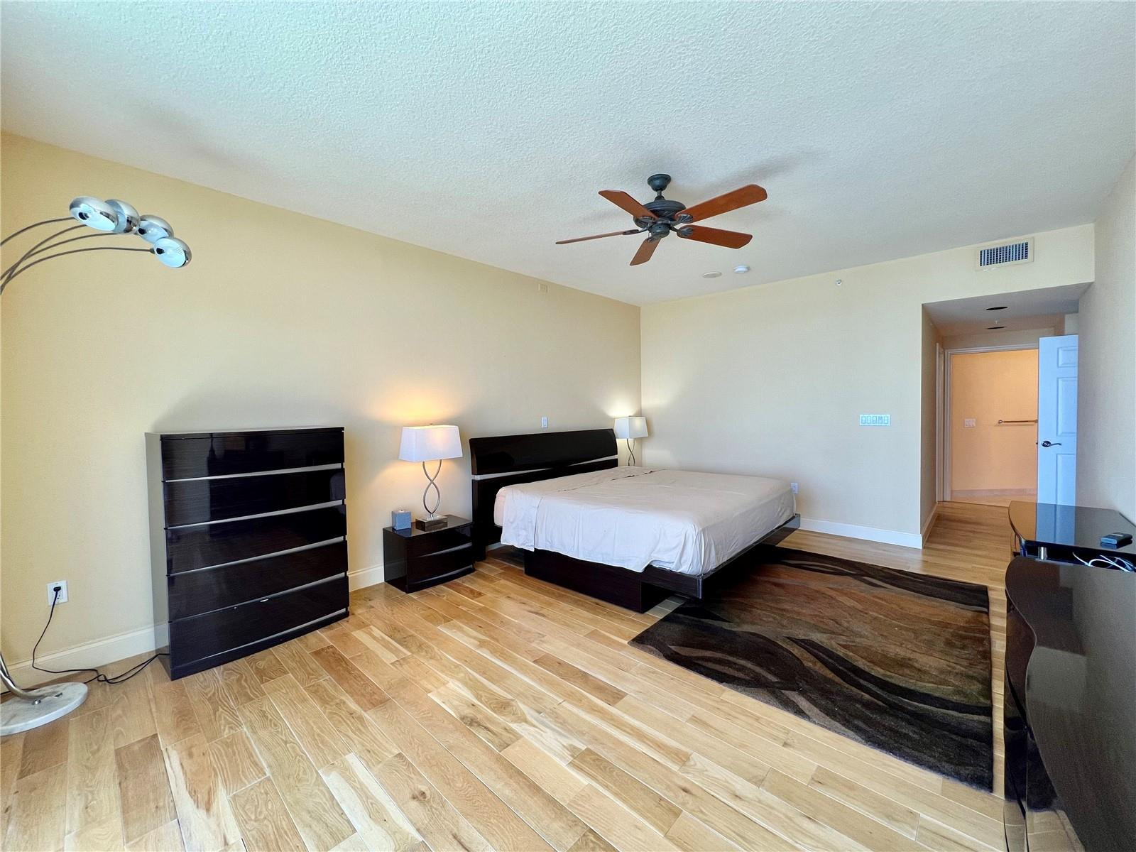 6001 N Ocean Drive 706 Property Photo 23