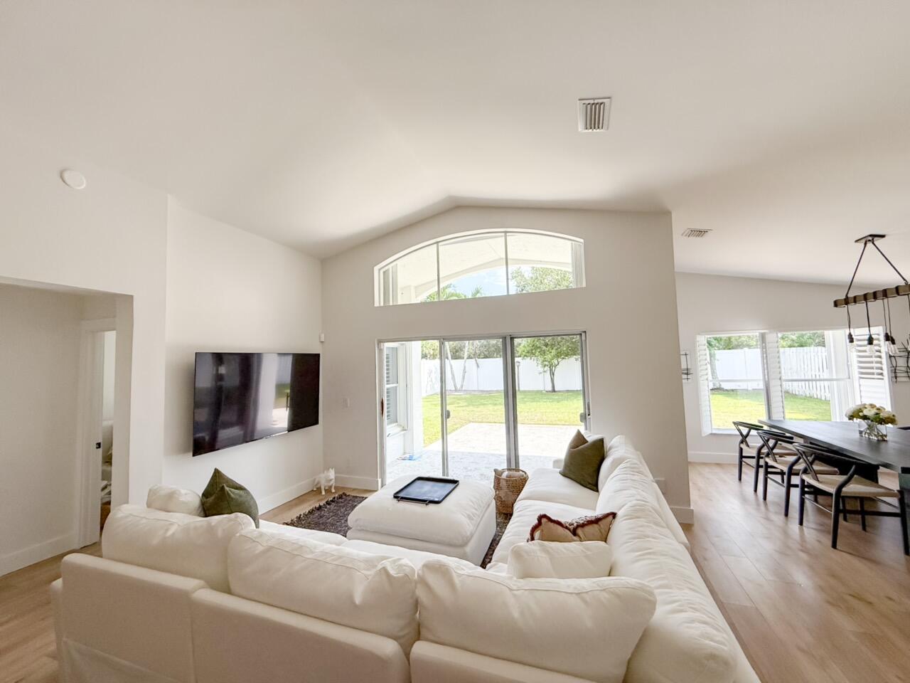 7895 Manor Forest Boulevard Property Photo 1