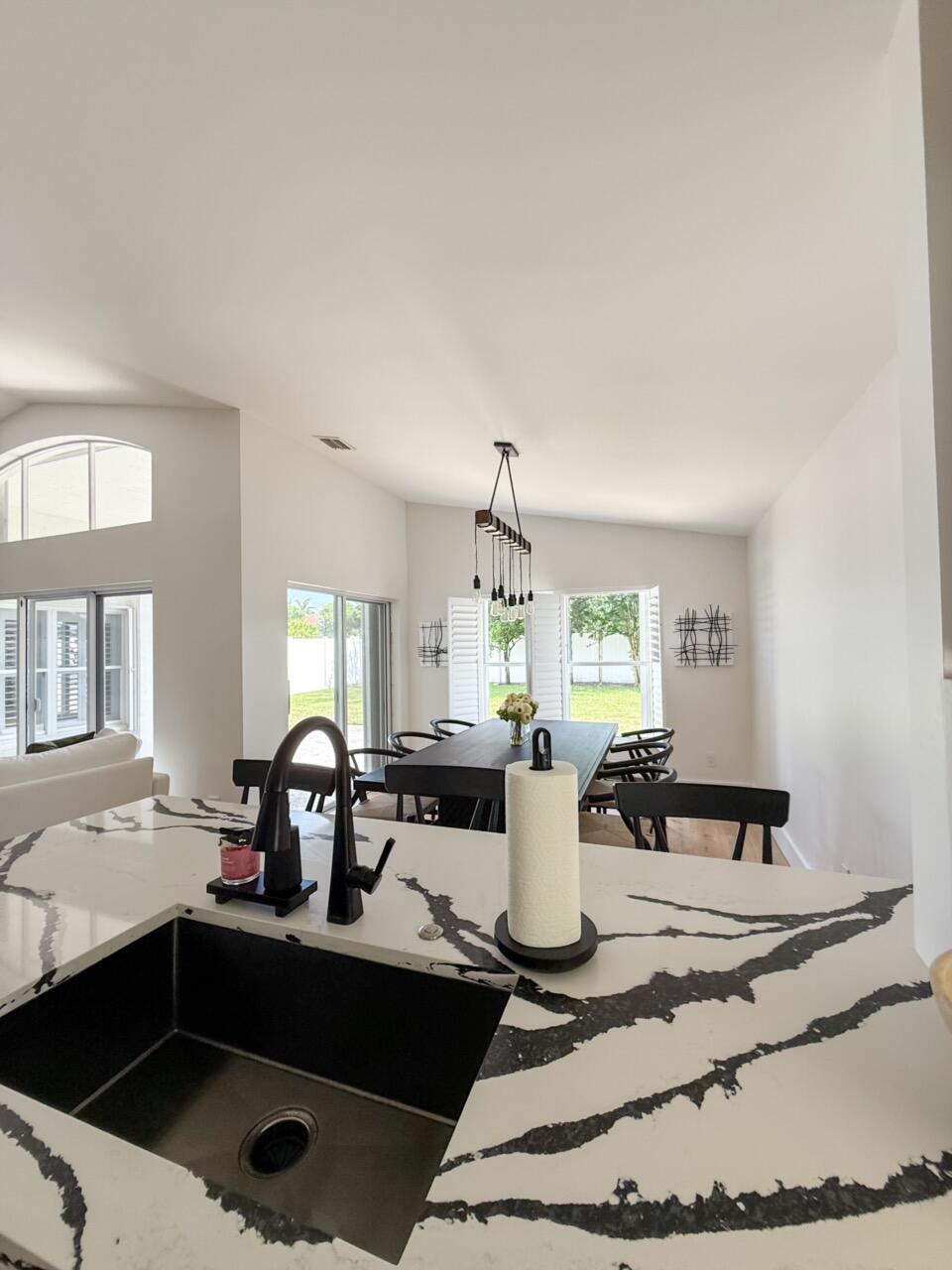 7895 Manor Forest Boulevard Property Photo 6