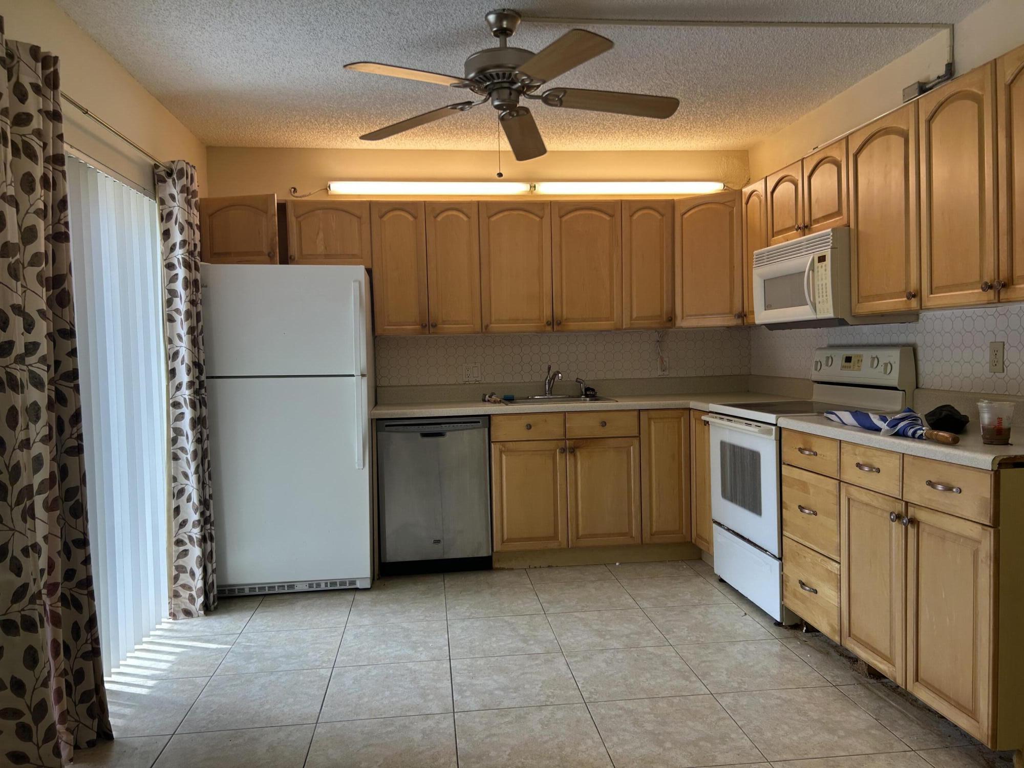 1014 10th Lane Property Photo 6