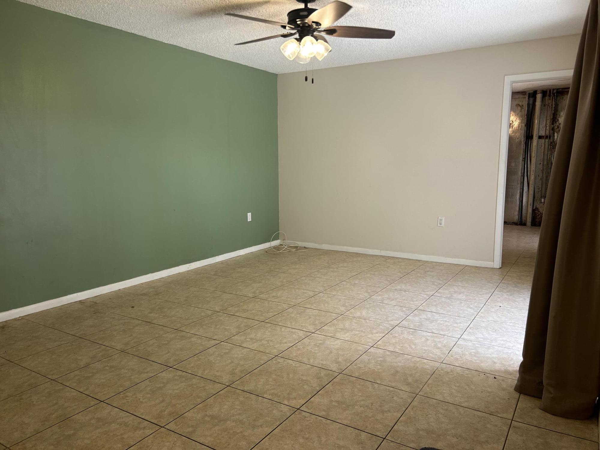 1014 10th Lane Property Photo 9