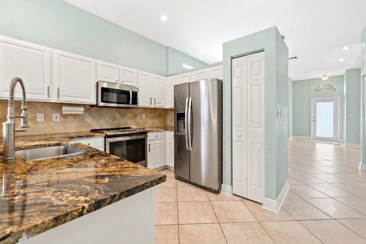 6513 Sandpiper Drive Property Photo 4
