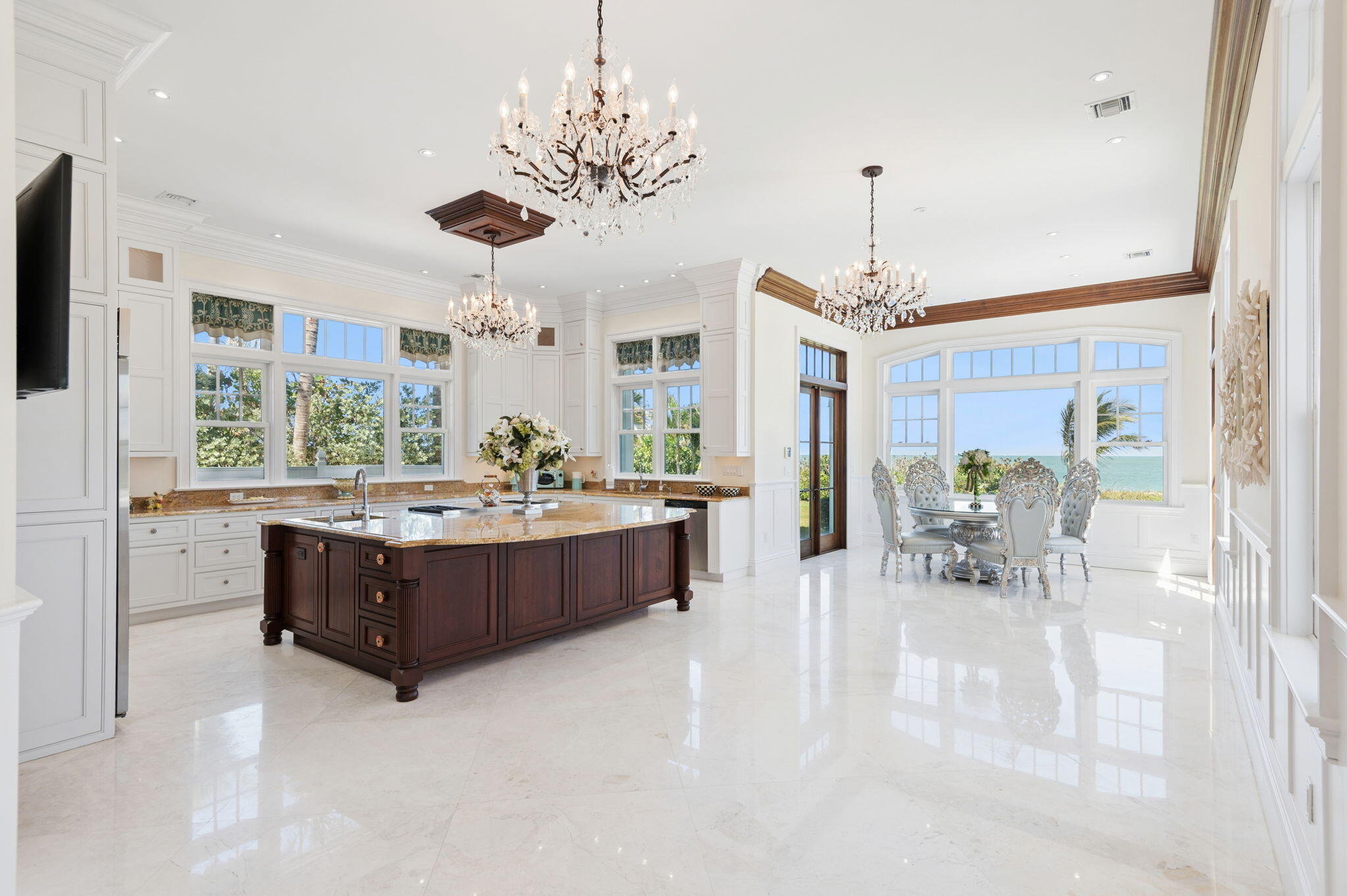 716 Reef Road Property Photo 15