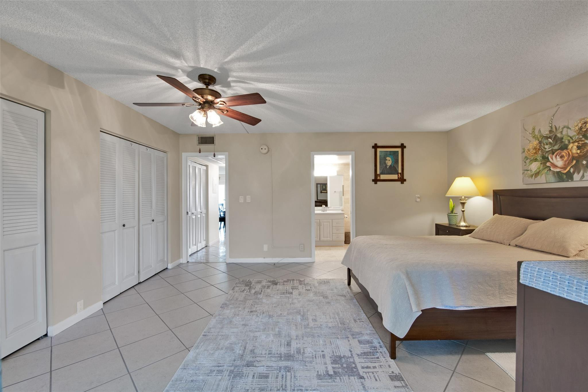 4302 Martinique Circle E2 Property Photo 10