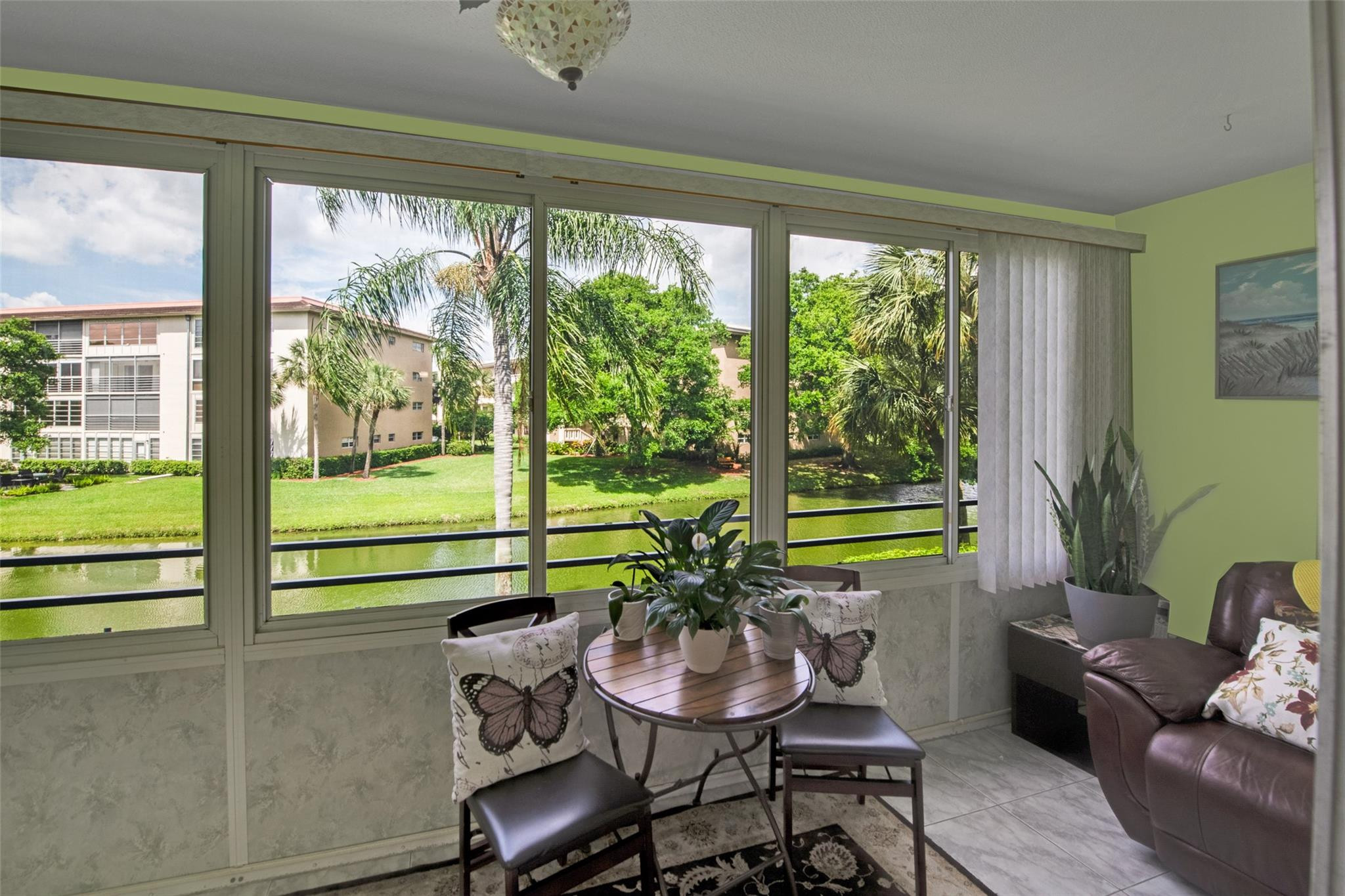 4302 Martinique Circle E2 Property Photo 13