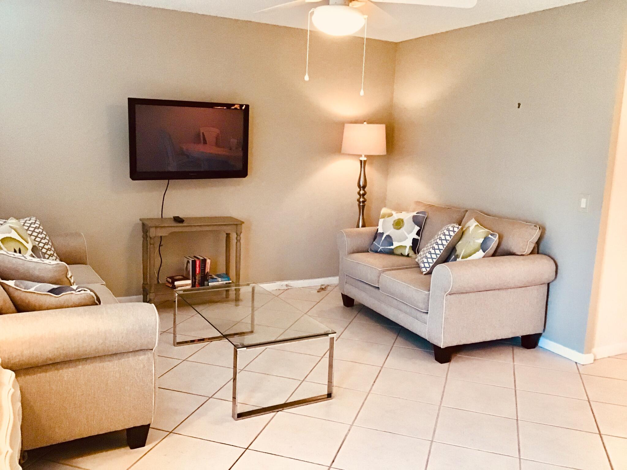 4008 Cornwall A Property Photo 11