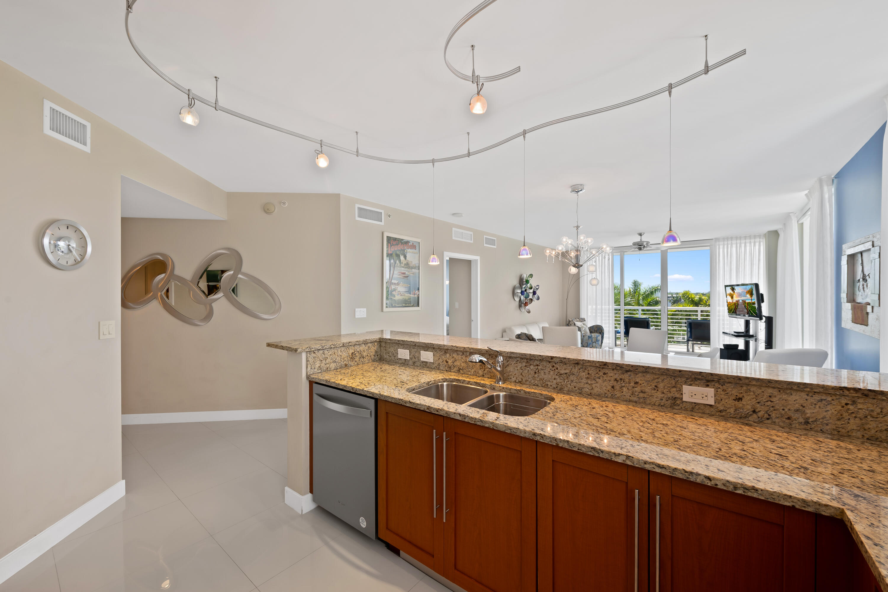 2821 N Ocean Boulevard 401s Property Photo 32