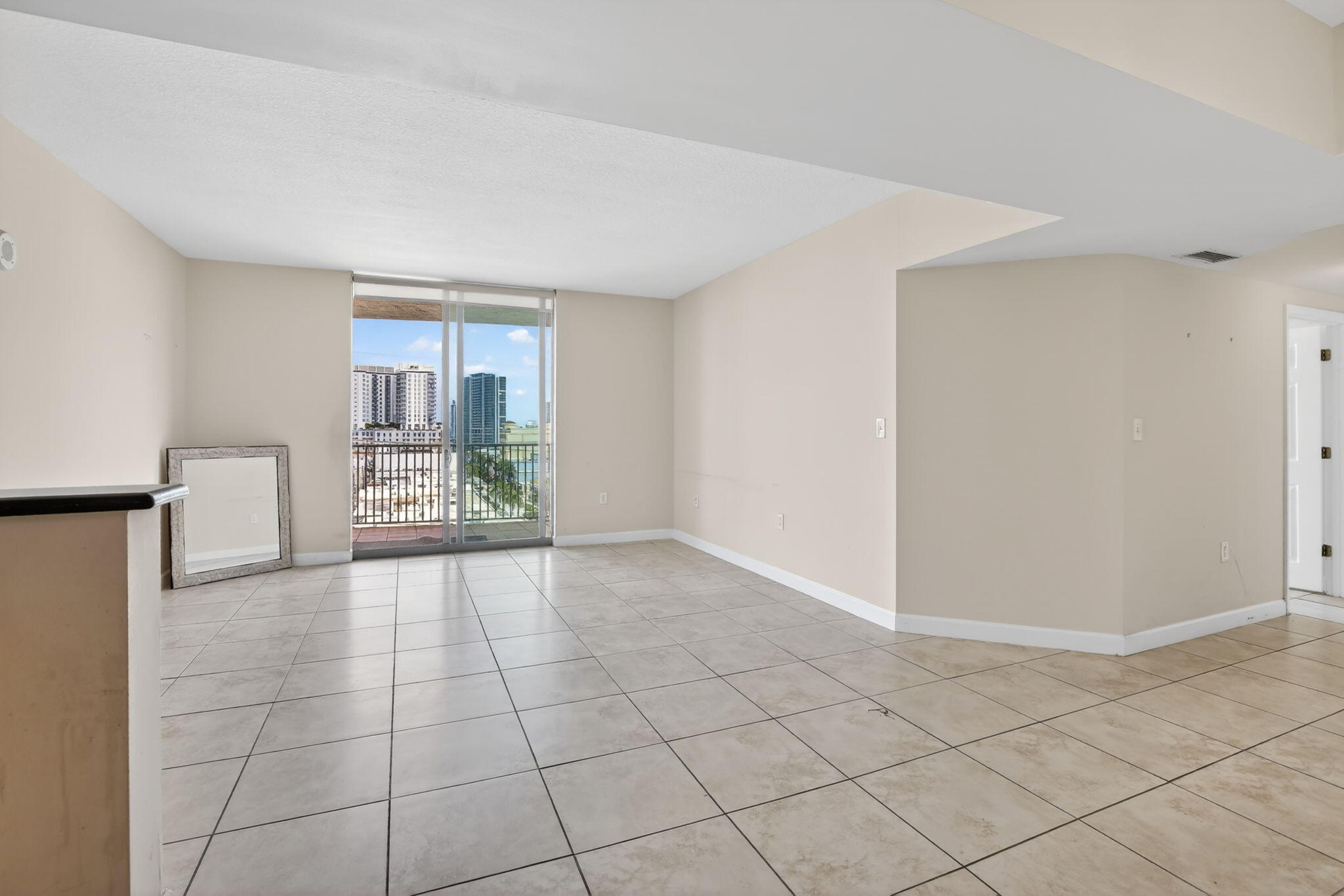 140 S Dixie Highway 819 Property Photo 6