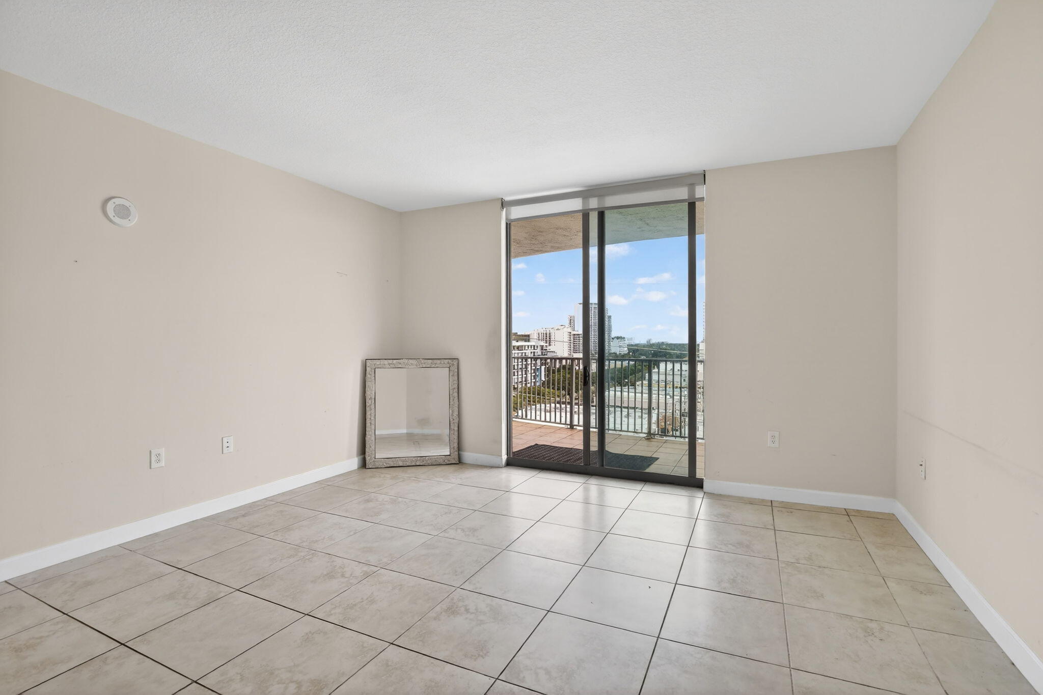 140 S Dixie Highway 819 Property Photo 7