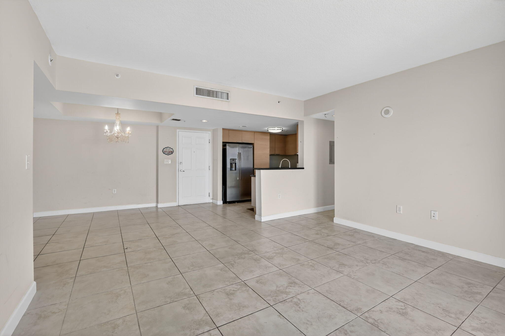 140 S Dixie Highway 819 Property Photo 9