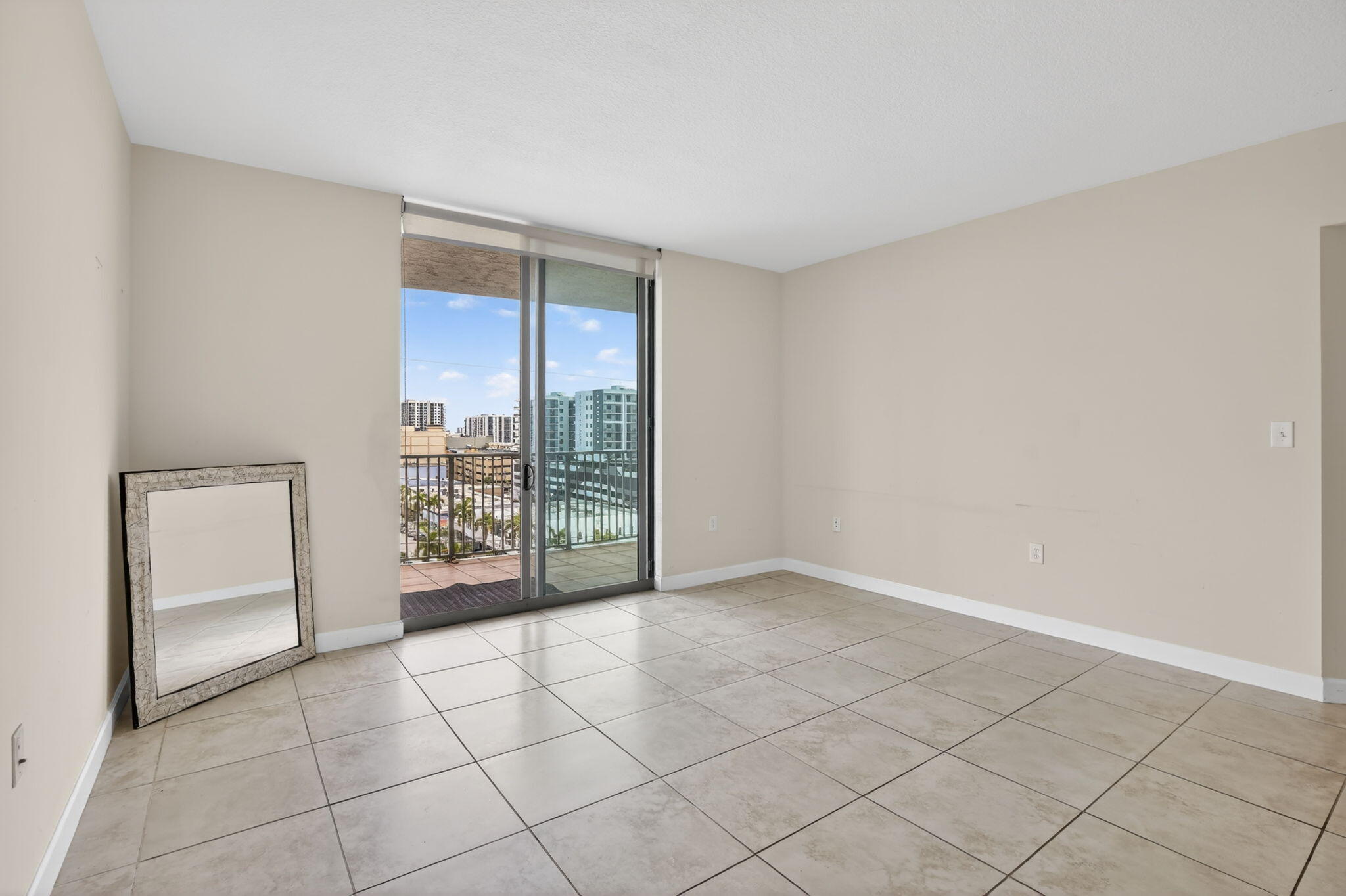 140 S Dixie Highway 819 Property Photo 11