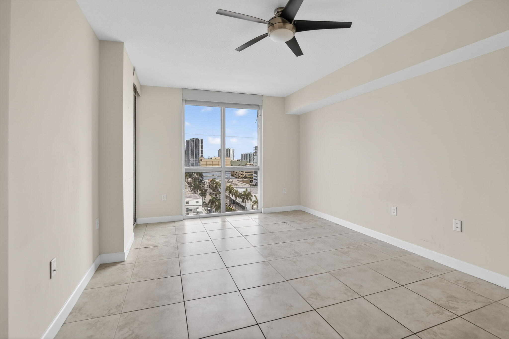 140 S Dixie Highway 819 Property Photo 14