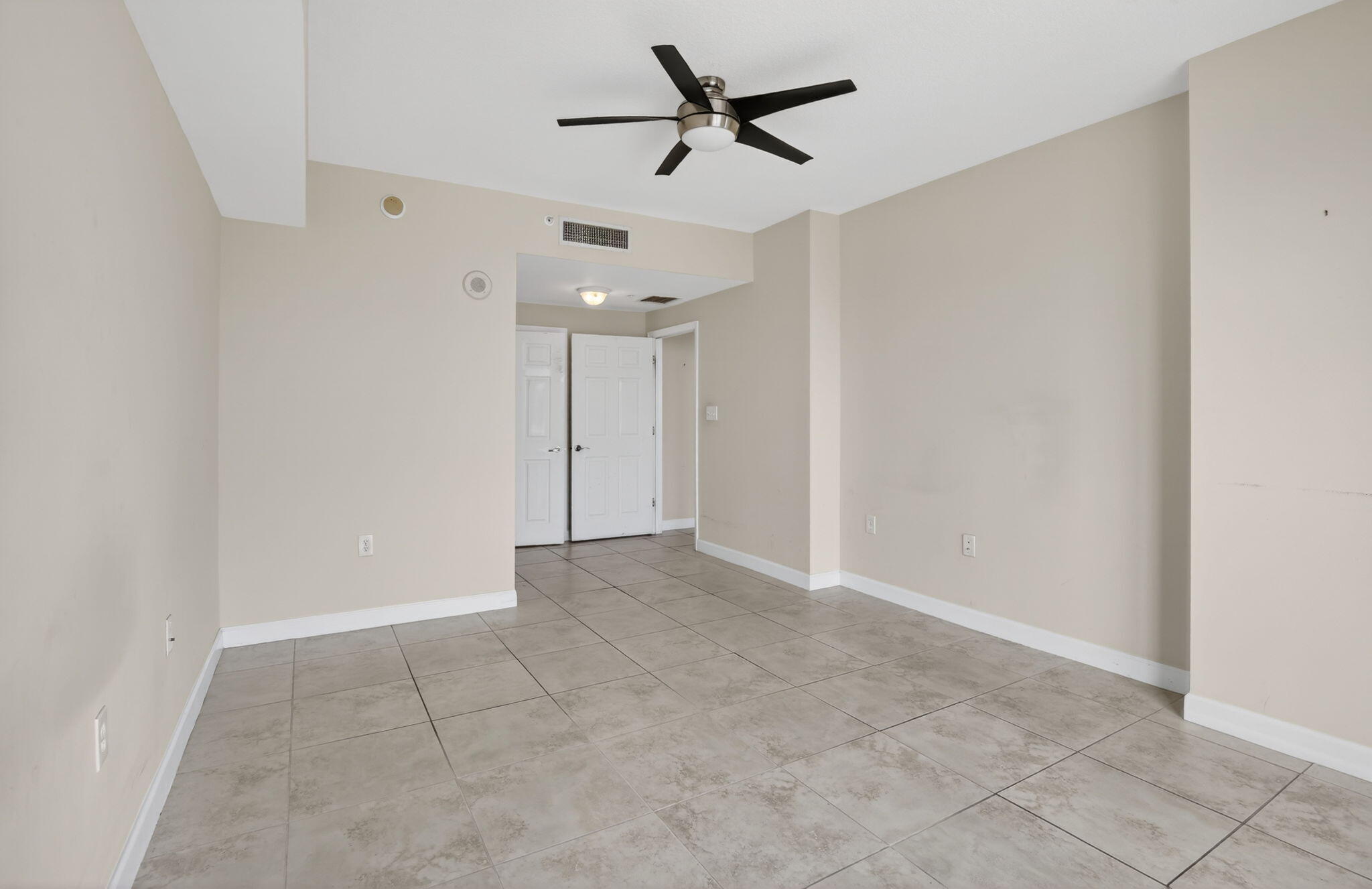 140 S Dixie Highway 819 Property Photo 15