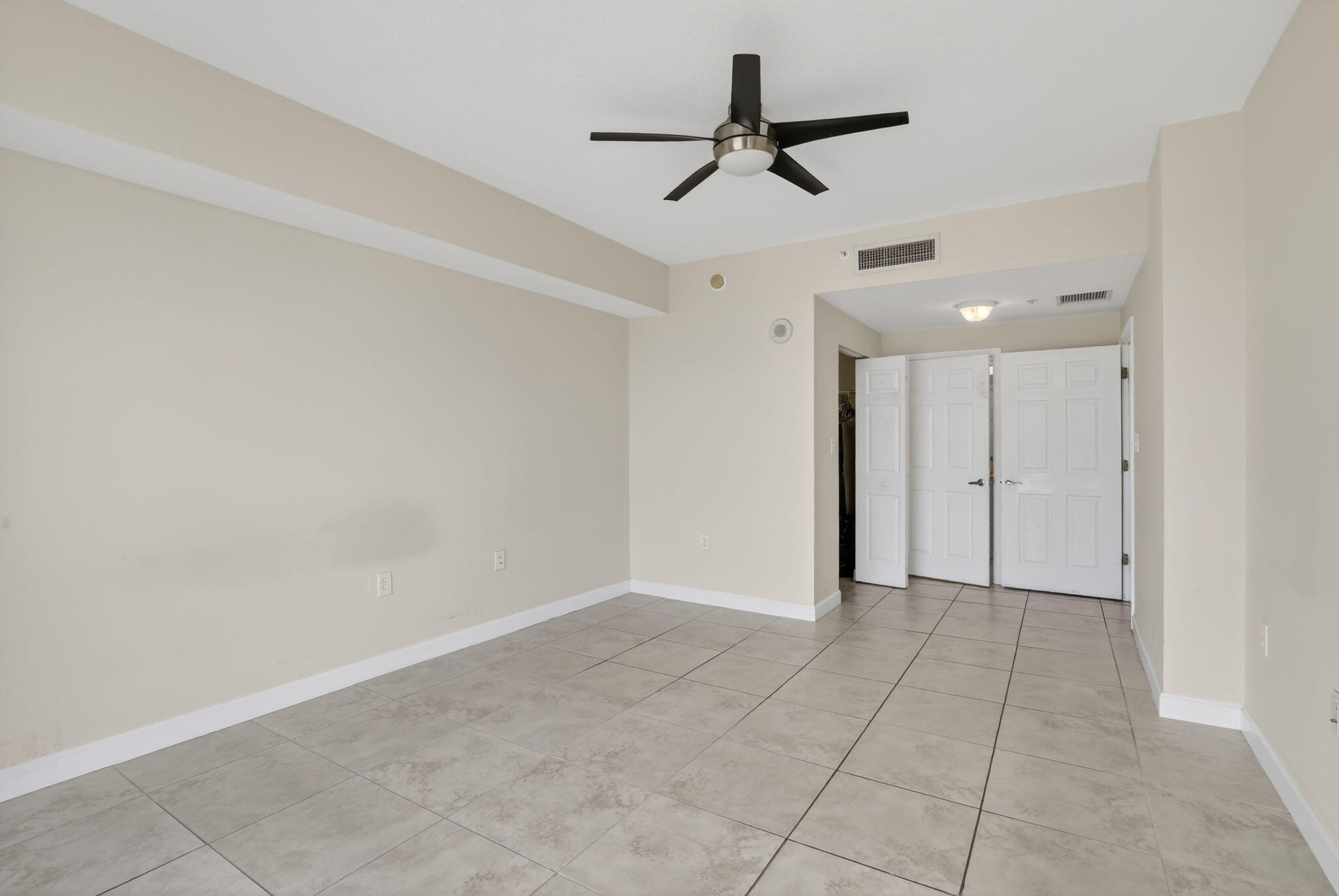 140 S Dixie Highway 819 Property Photo 16