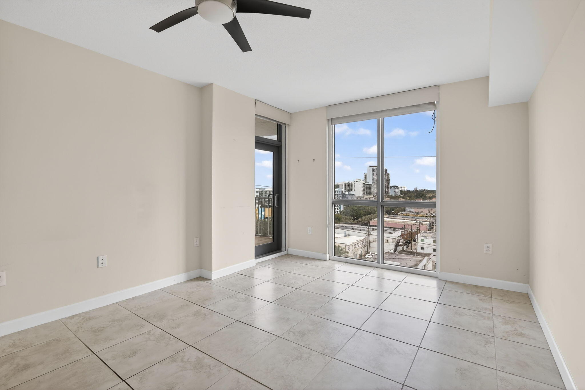 140 S Dixie Highway 819 Property Photo 18