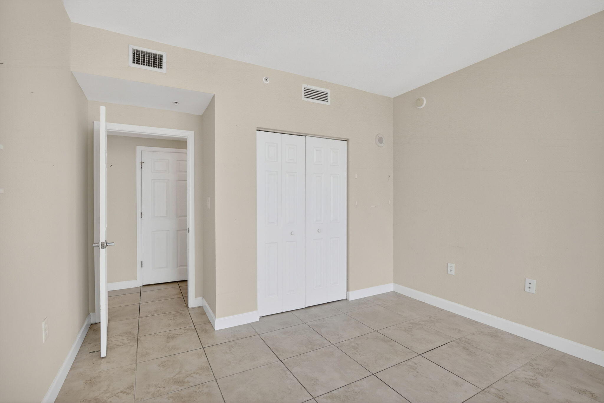 140 S Dixie Highway 819 Property Photo 25