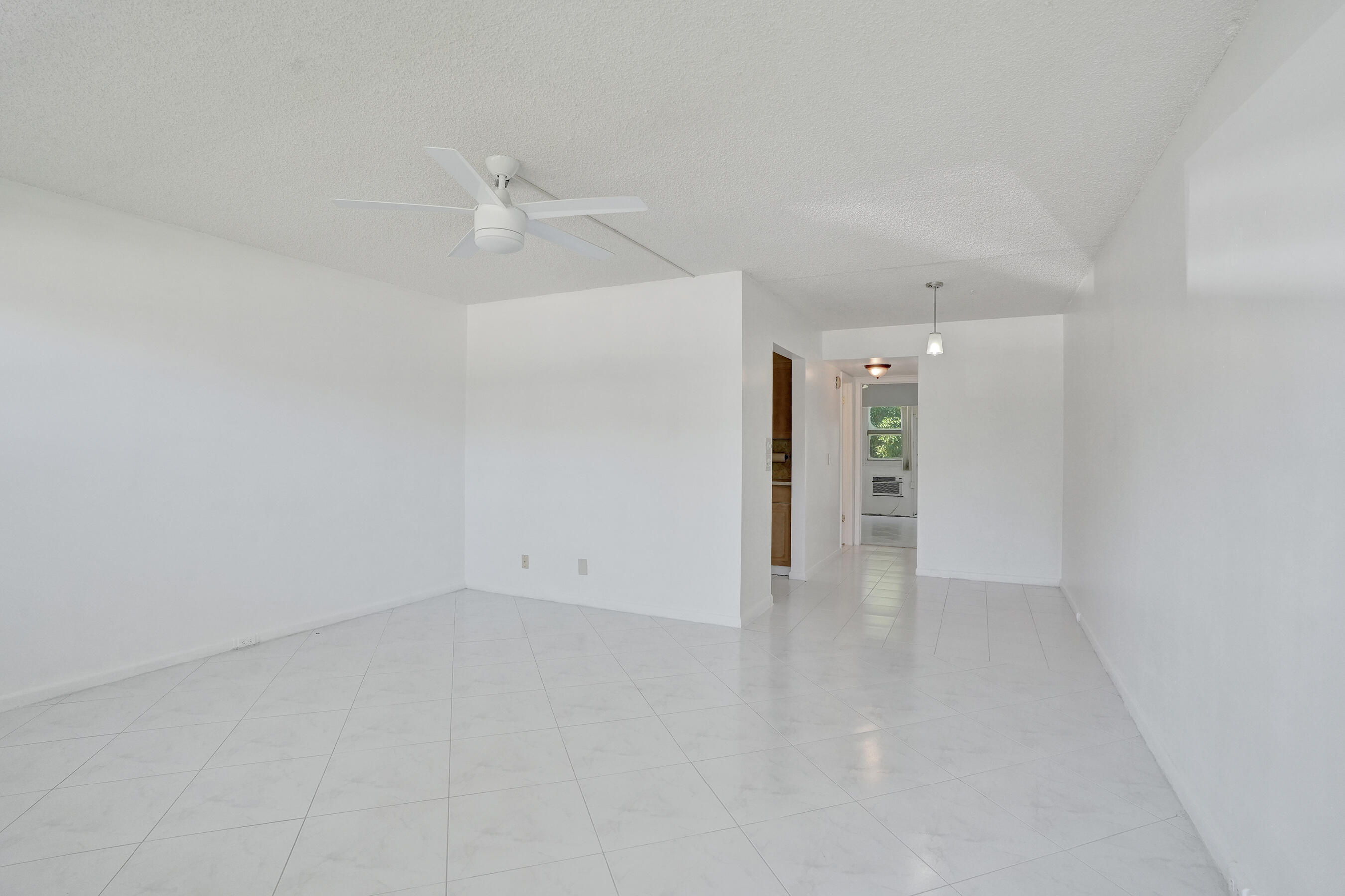 392 Durham Circle M Property Photo 1