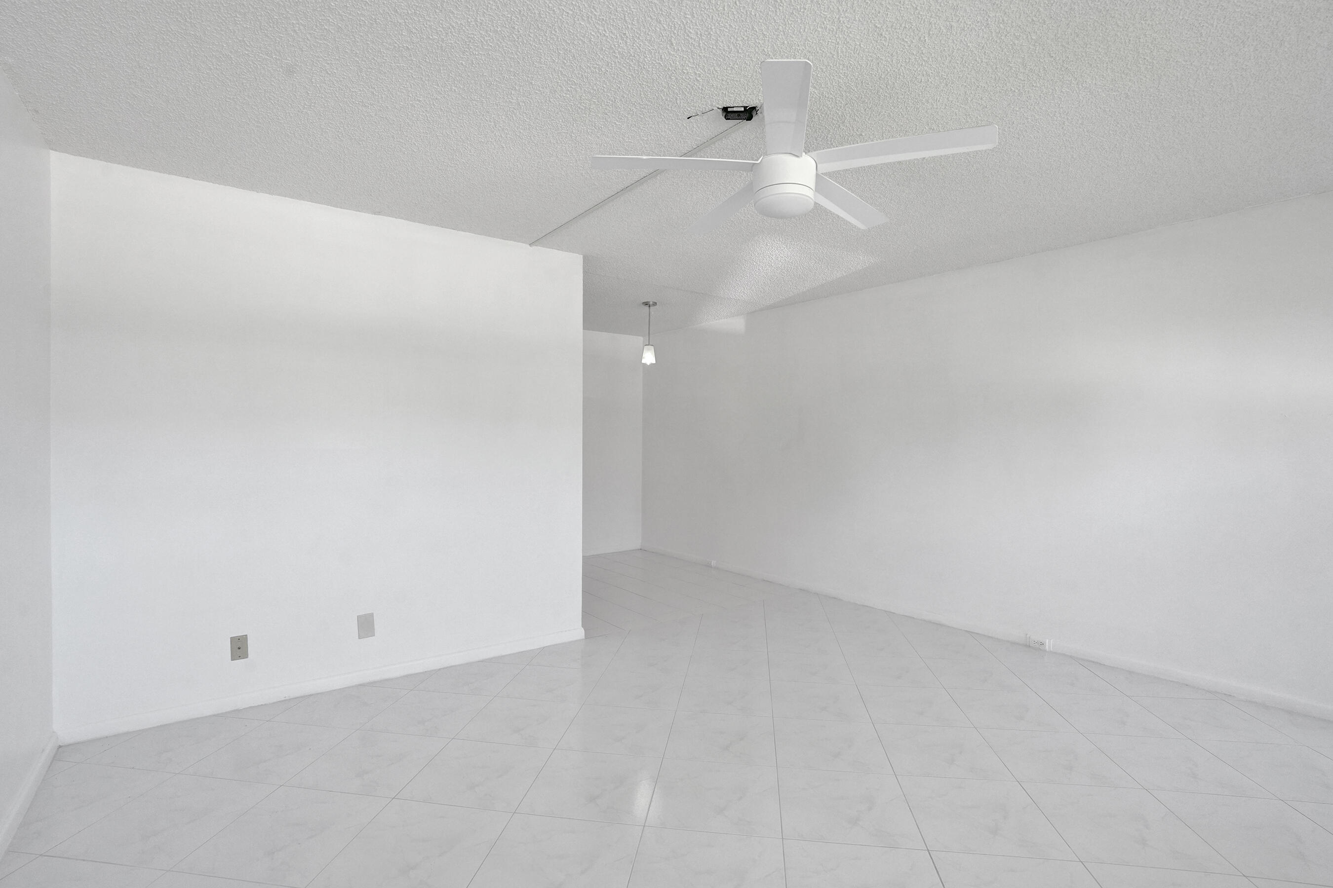 392 Durham Circle M Property Photo 5