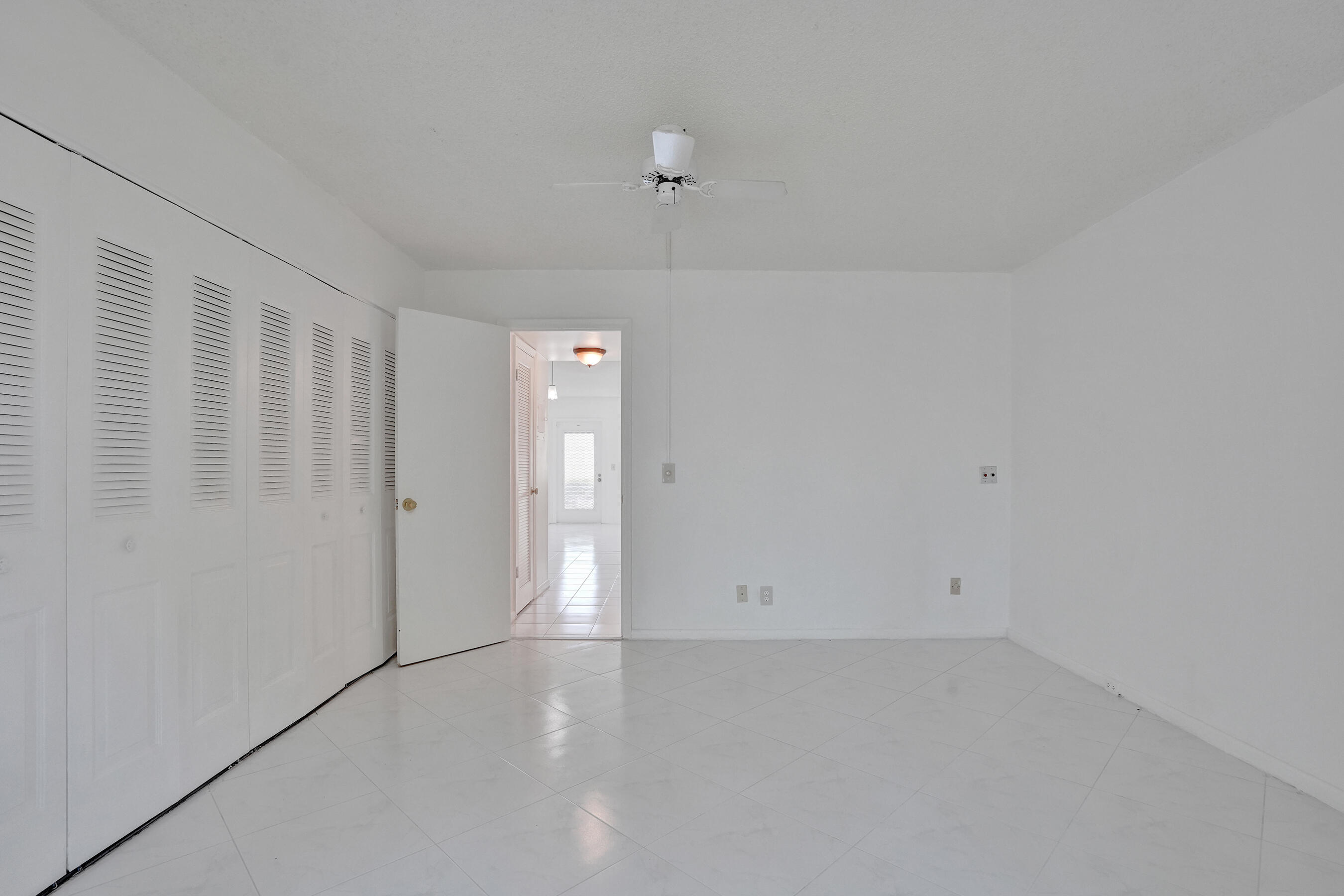 392 Durham Circle M Property Photo 11