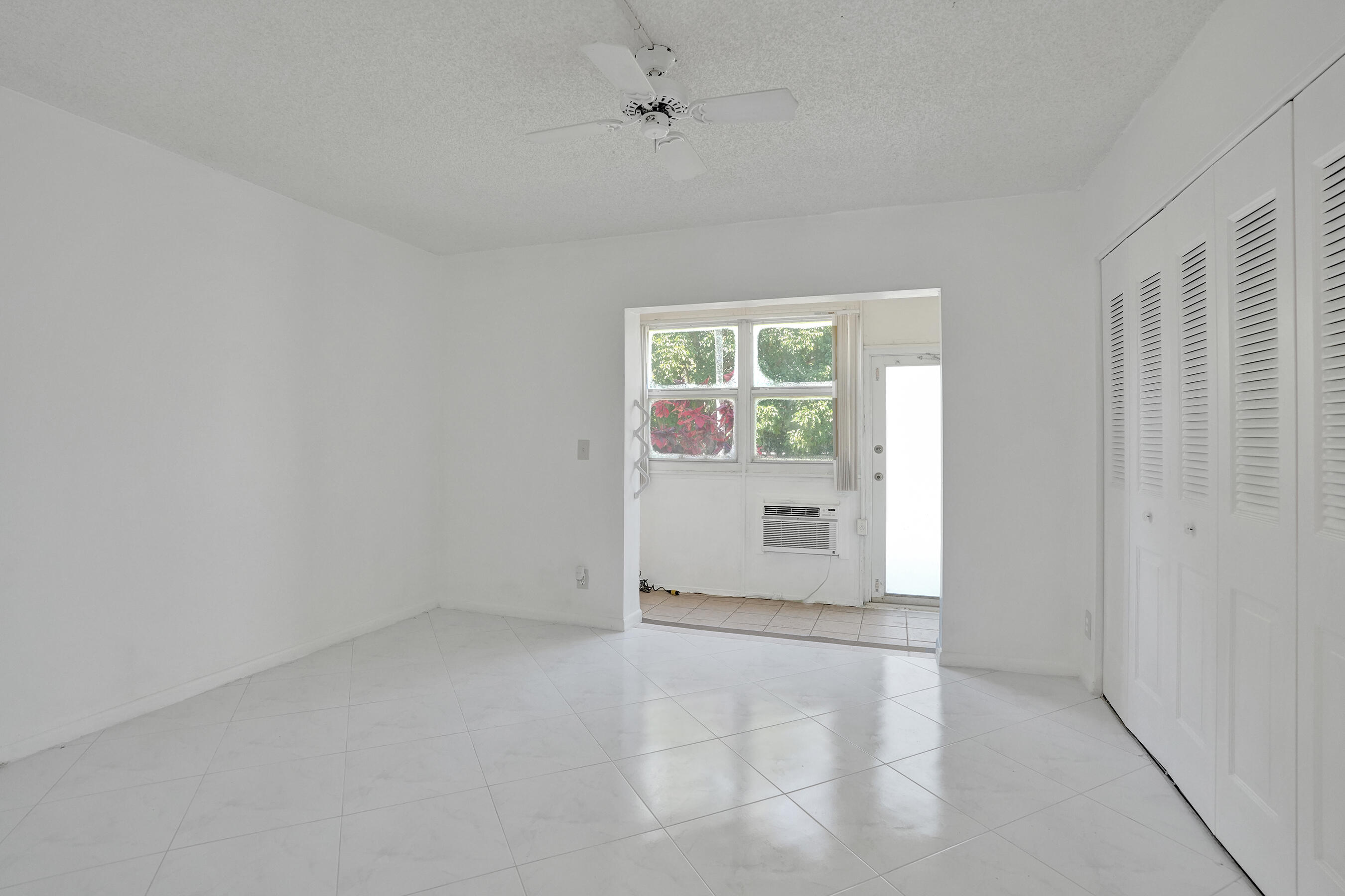 392 Durham Circle M Property Photo 12