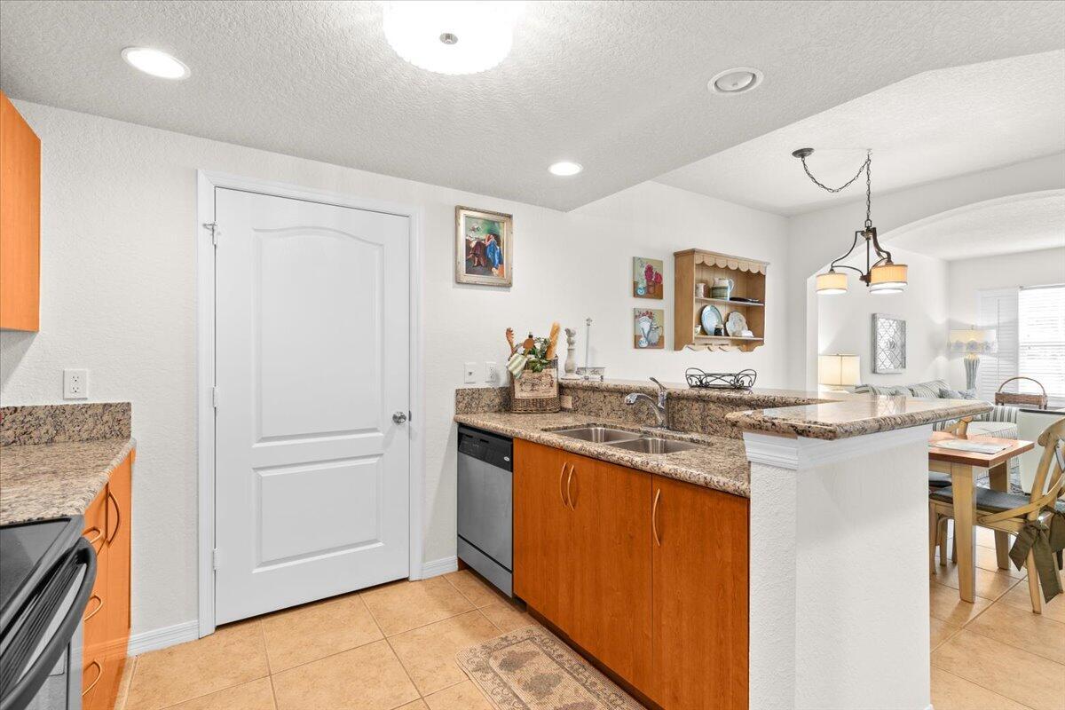 158 Sw Peacock Boulevard 30-105 Property Photo 6