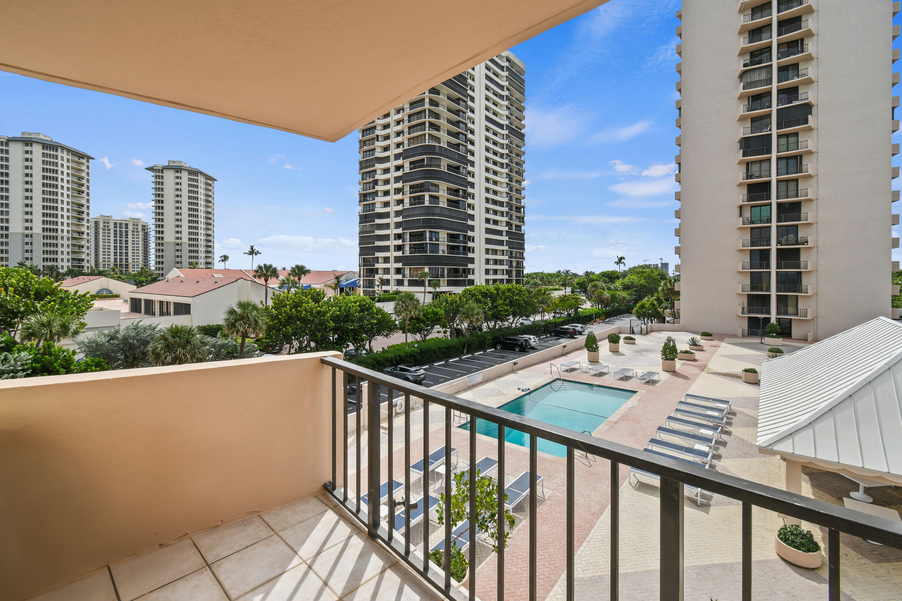 4200 N Ocean Drive 1-304 Property Photo 7