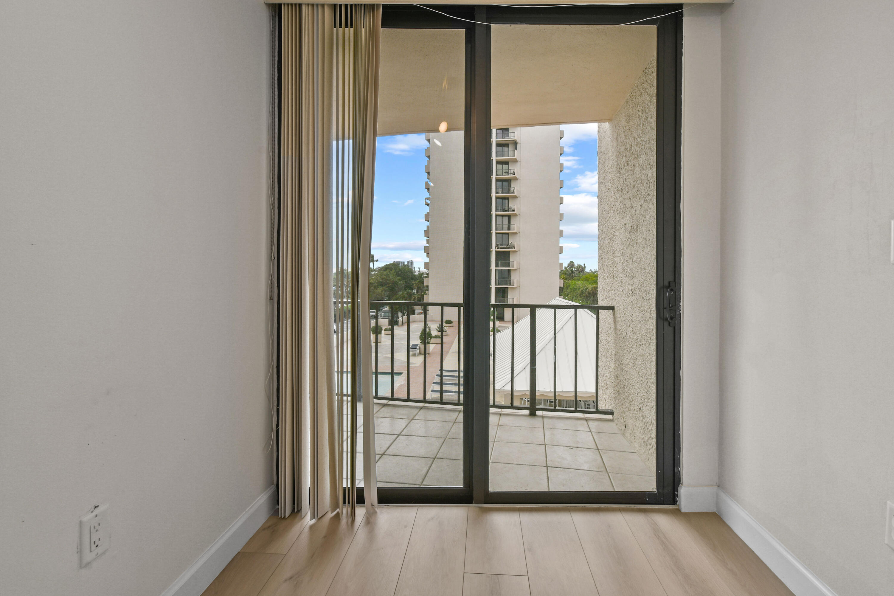 4200 N Ocean Drive 1-304 Property Photo 37