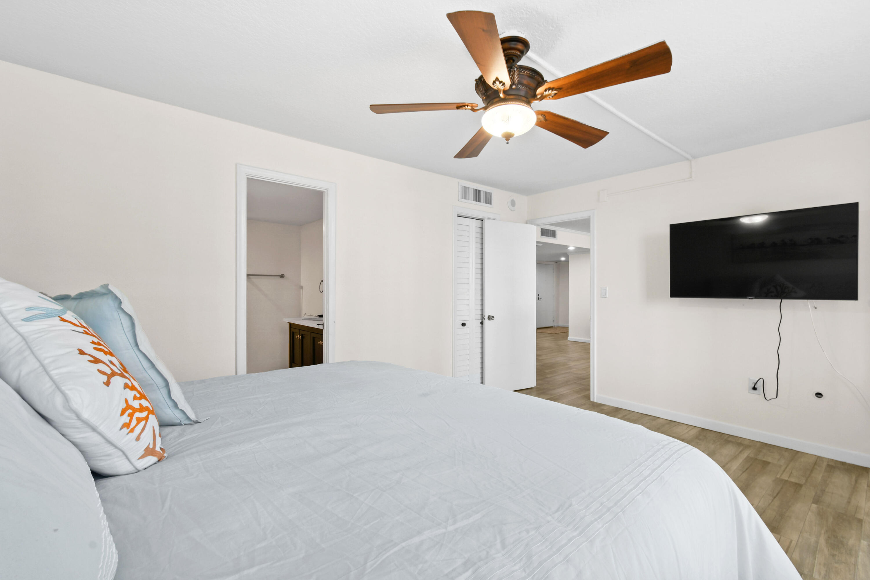 4200 N Ocean Drive 1-304 Property Photo 53