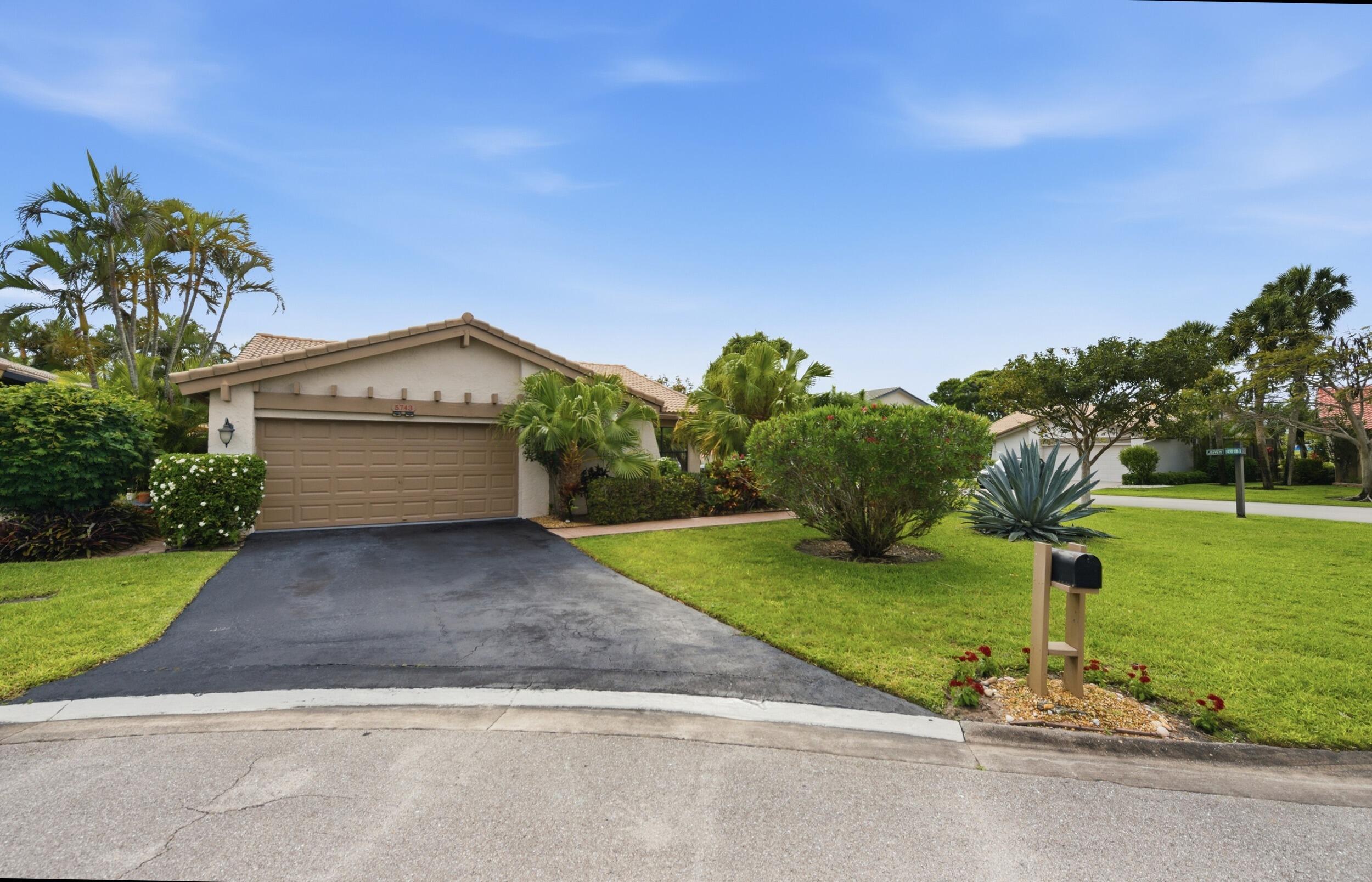 5743 Lakeview Mews Drive Property Photo 1