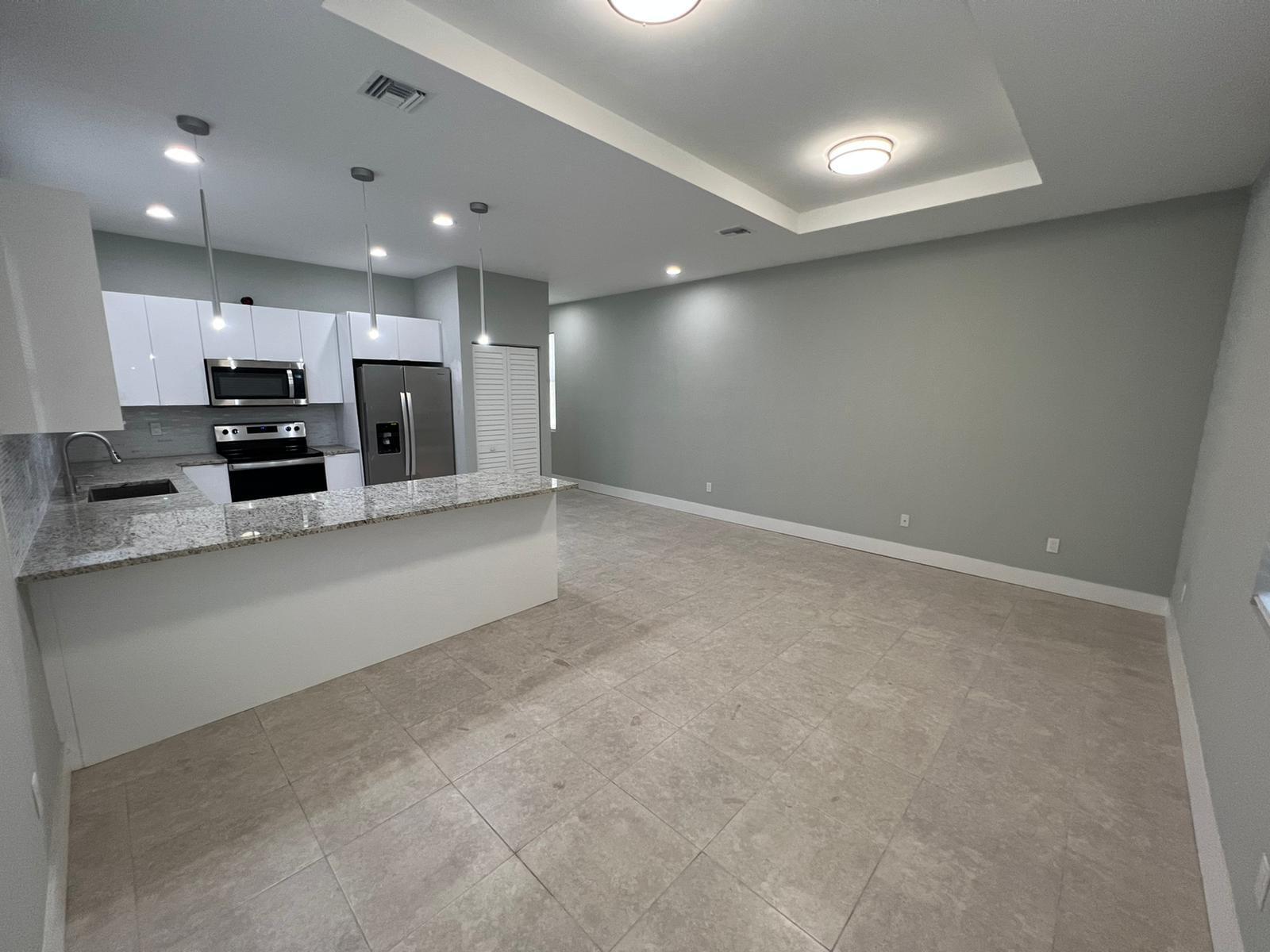 227 N E Street Property Photo 2