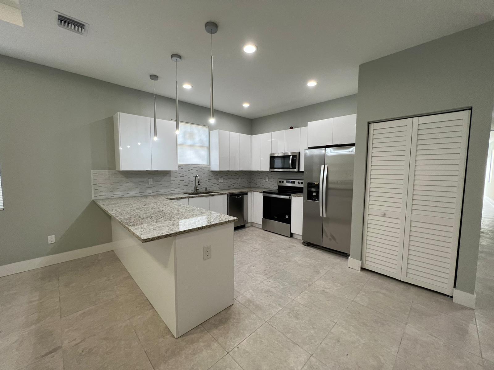 227 N E Street Property Photo 5