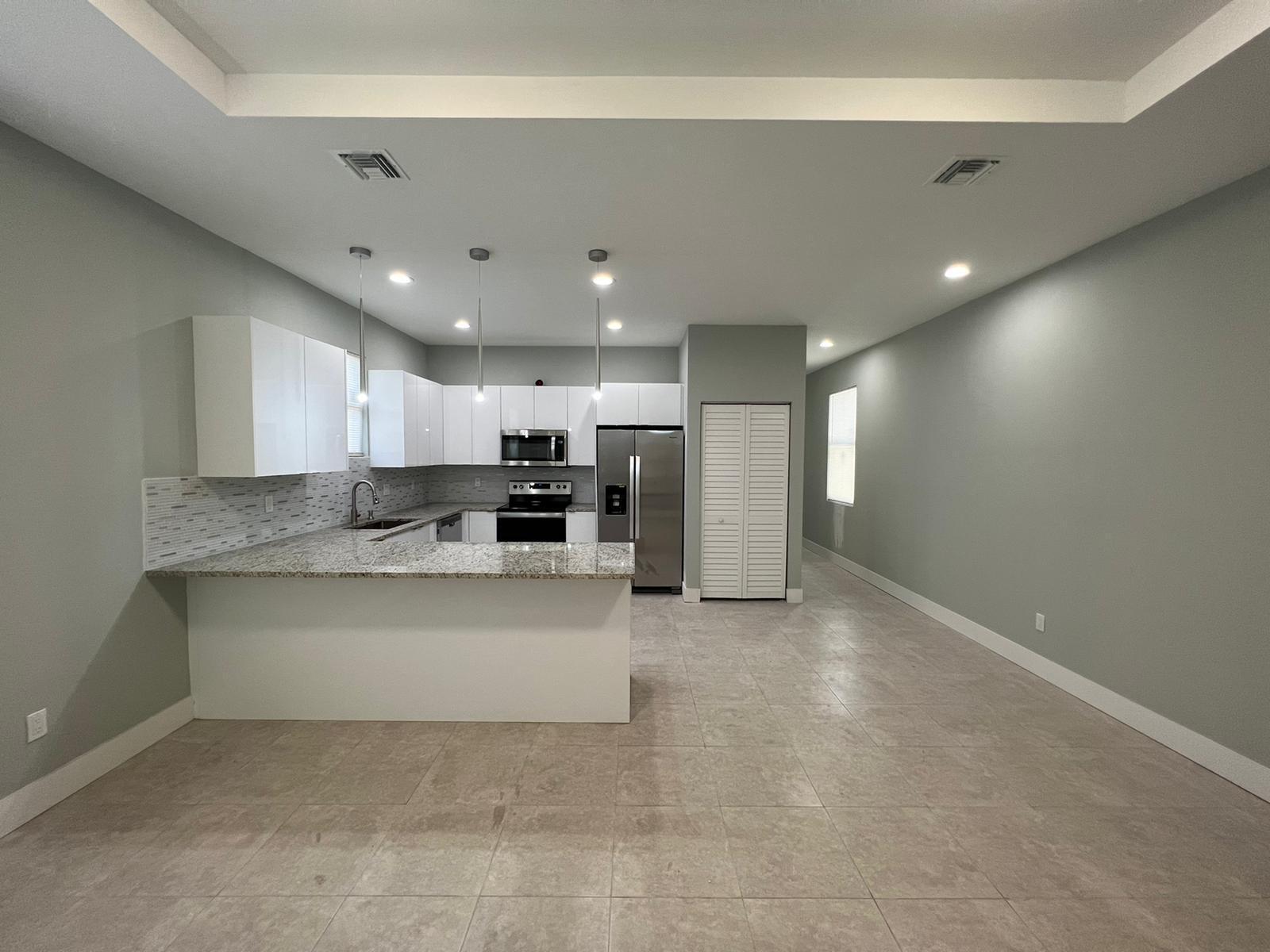 227 N E Street Property Photo 6