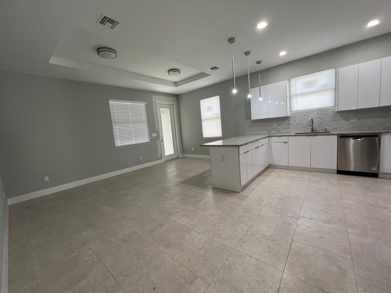227 N E Street Property Photo 7