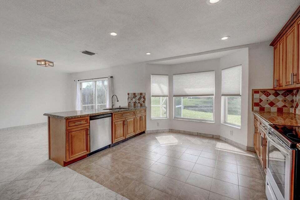 10758 Lake Jasmine Drive Property Photo 4