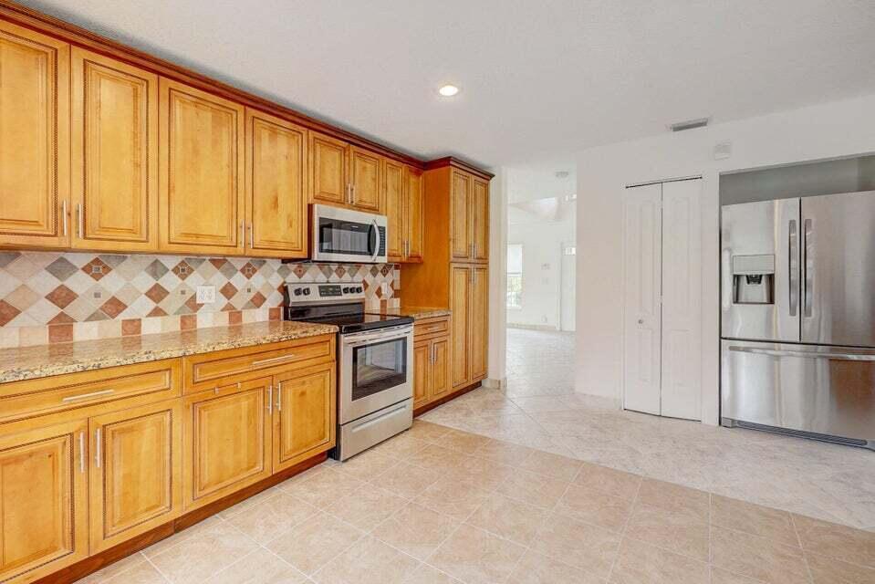 10758 Lake Jasmine Drive Property Photo 6