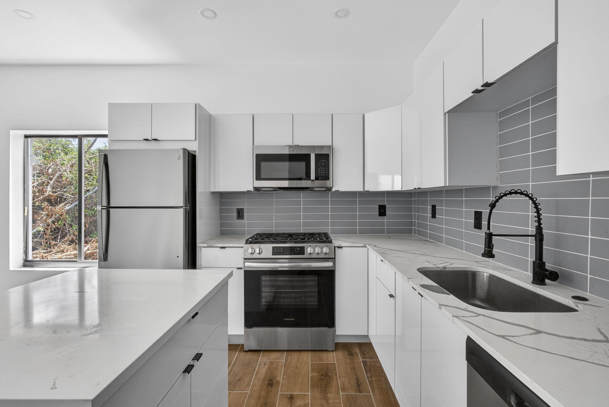 324 20th Street Unit 12 Property Photo 1