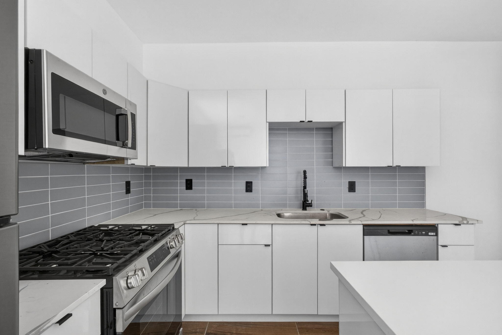 324 20th Street Unit 12 Property Photo 8