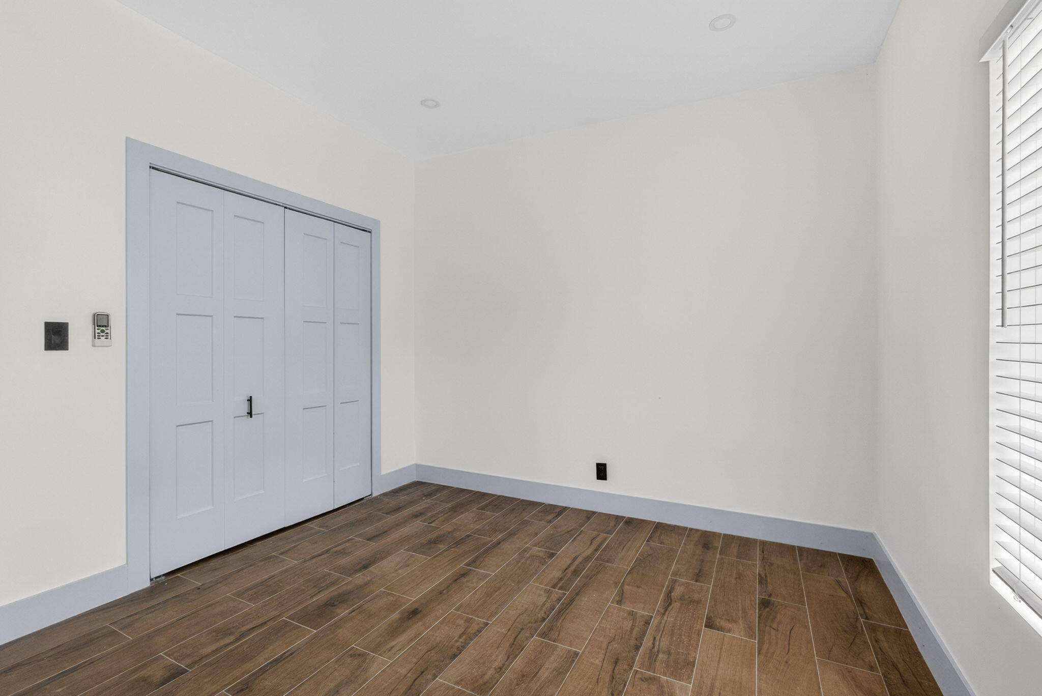 324 20th Street Unit 12 Property Photo 11