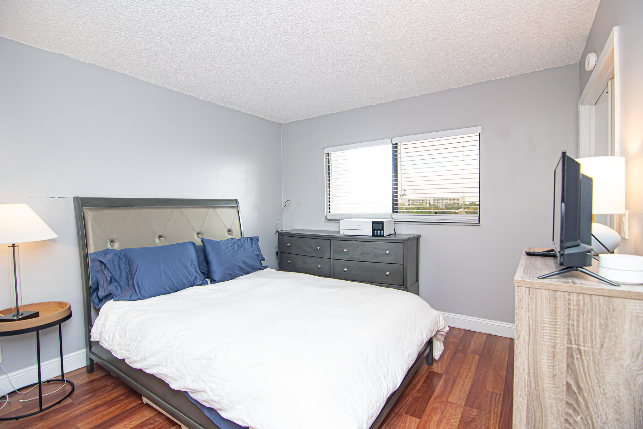 2202 S Cypress Bend Drive 706 Property Photo 4