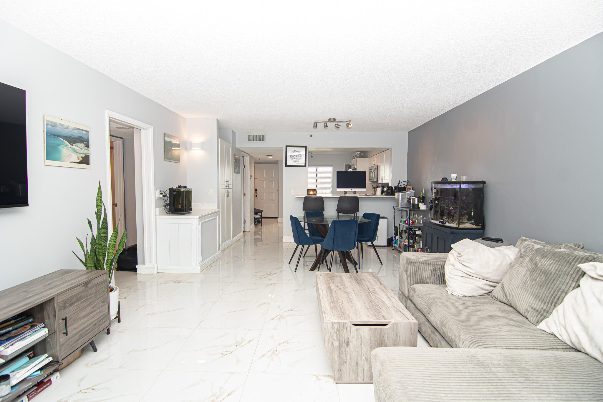2202 S Cypress Bend Drive 706 Property Photo 9