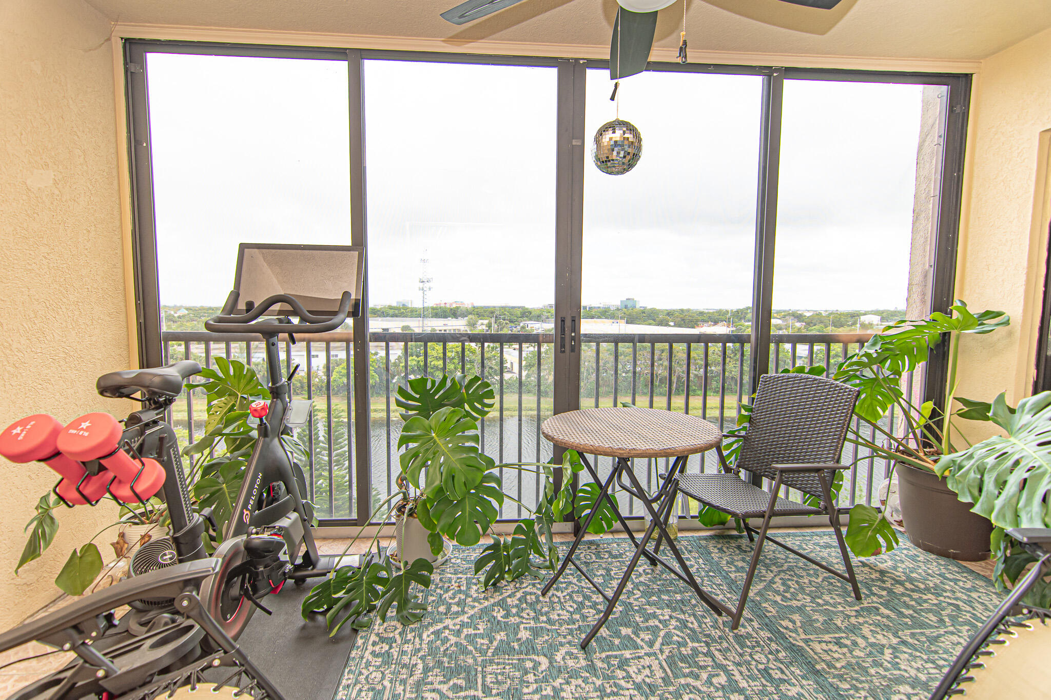 2202 S Cypress Bend Drive 706 Property Photo 10