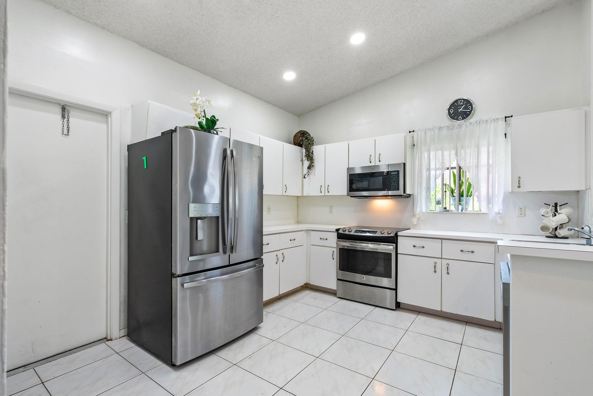 8521 Leeway Lane Property Photo 10