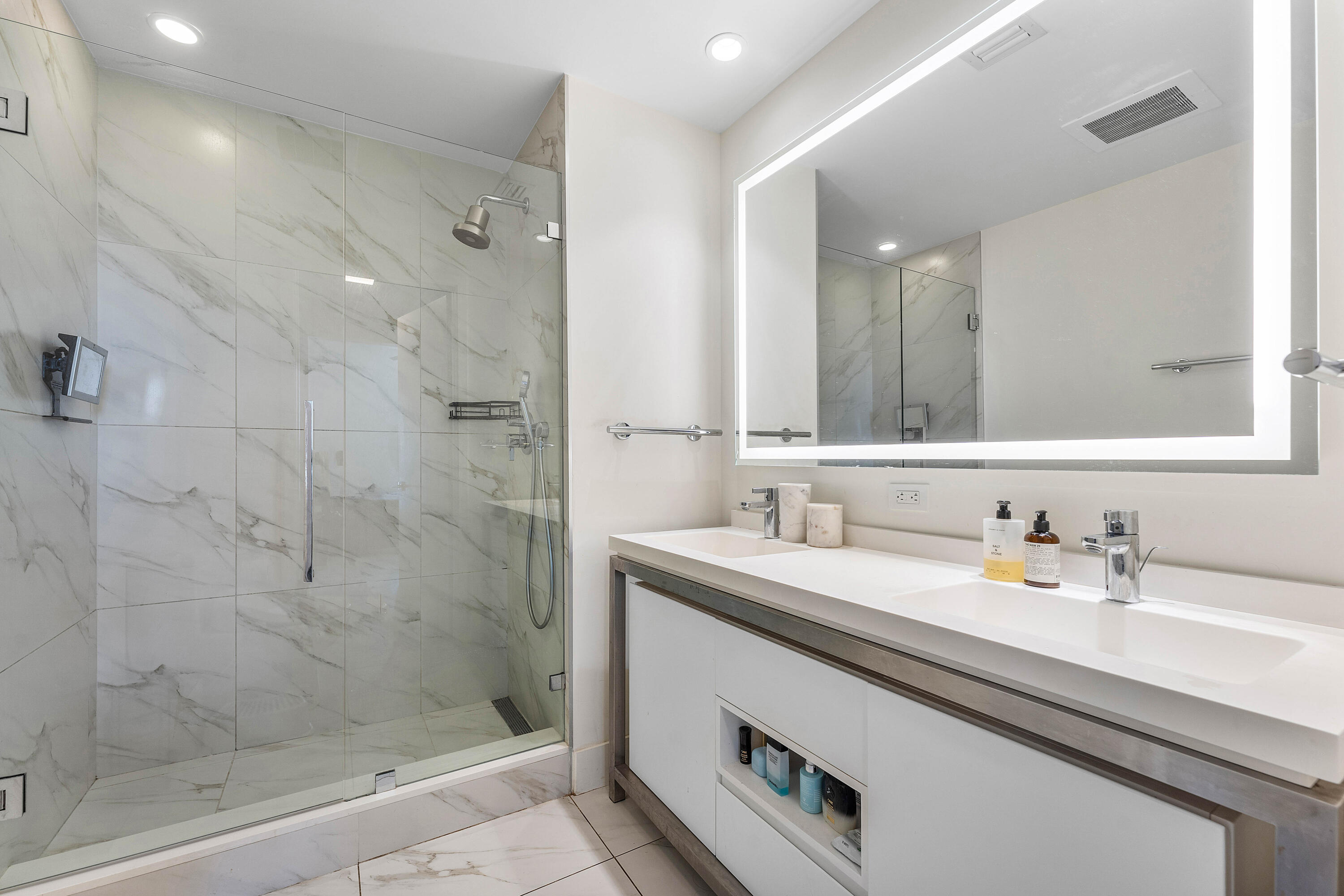 2000 Metropica Way 1509 Property Photo 15