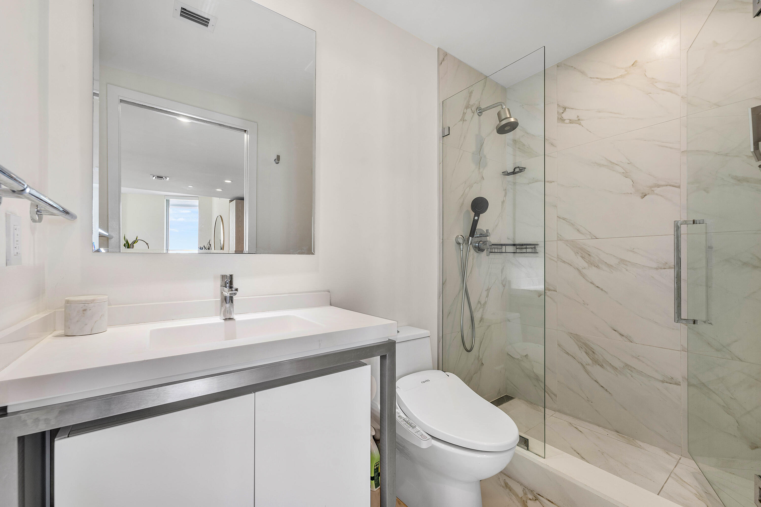 2000 Metropica Way 1509 Property Photo 18