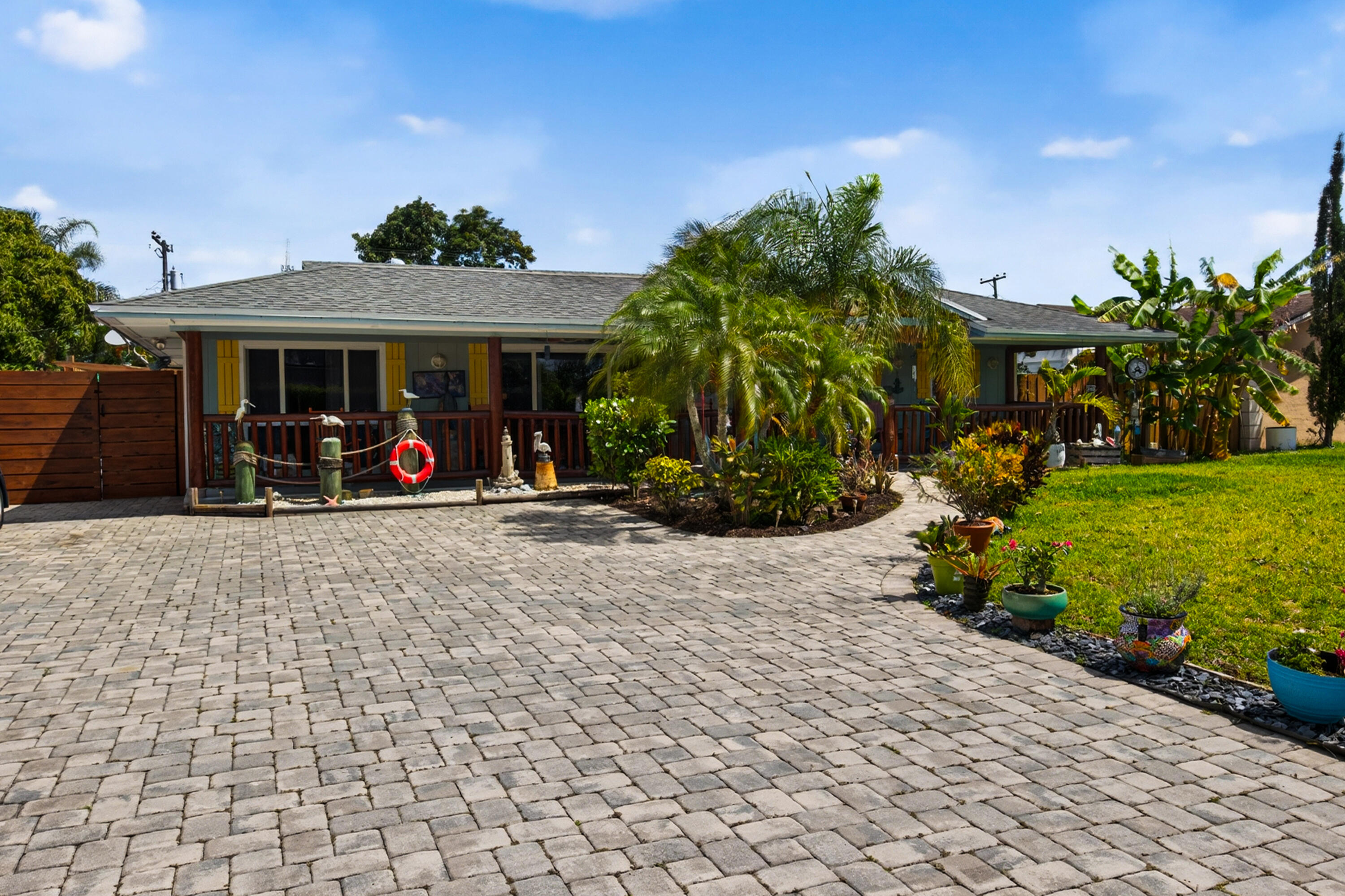 5135 Palm Ridge Boulevard Property Photo 2