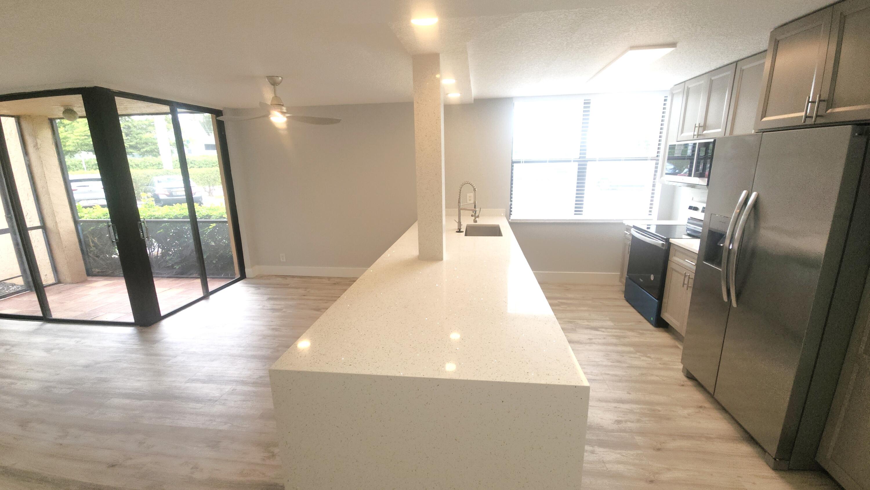 2255 Lindell Boulevard 4111 Property Photo 8